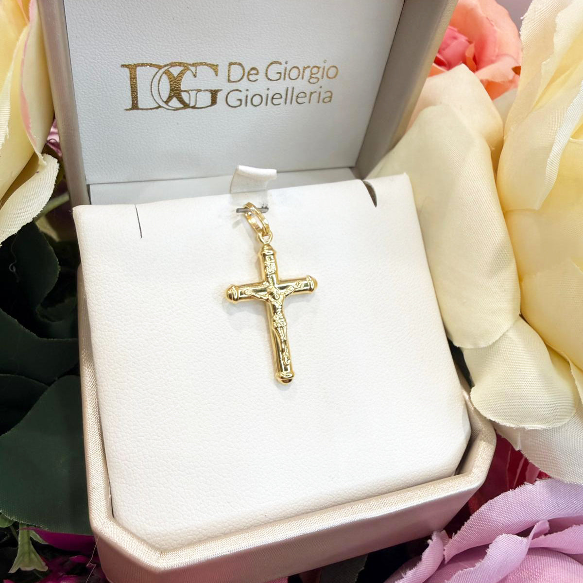 Ciondolo croce con Cristo da uomo in oro giallo 18 Kt (750)