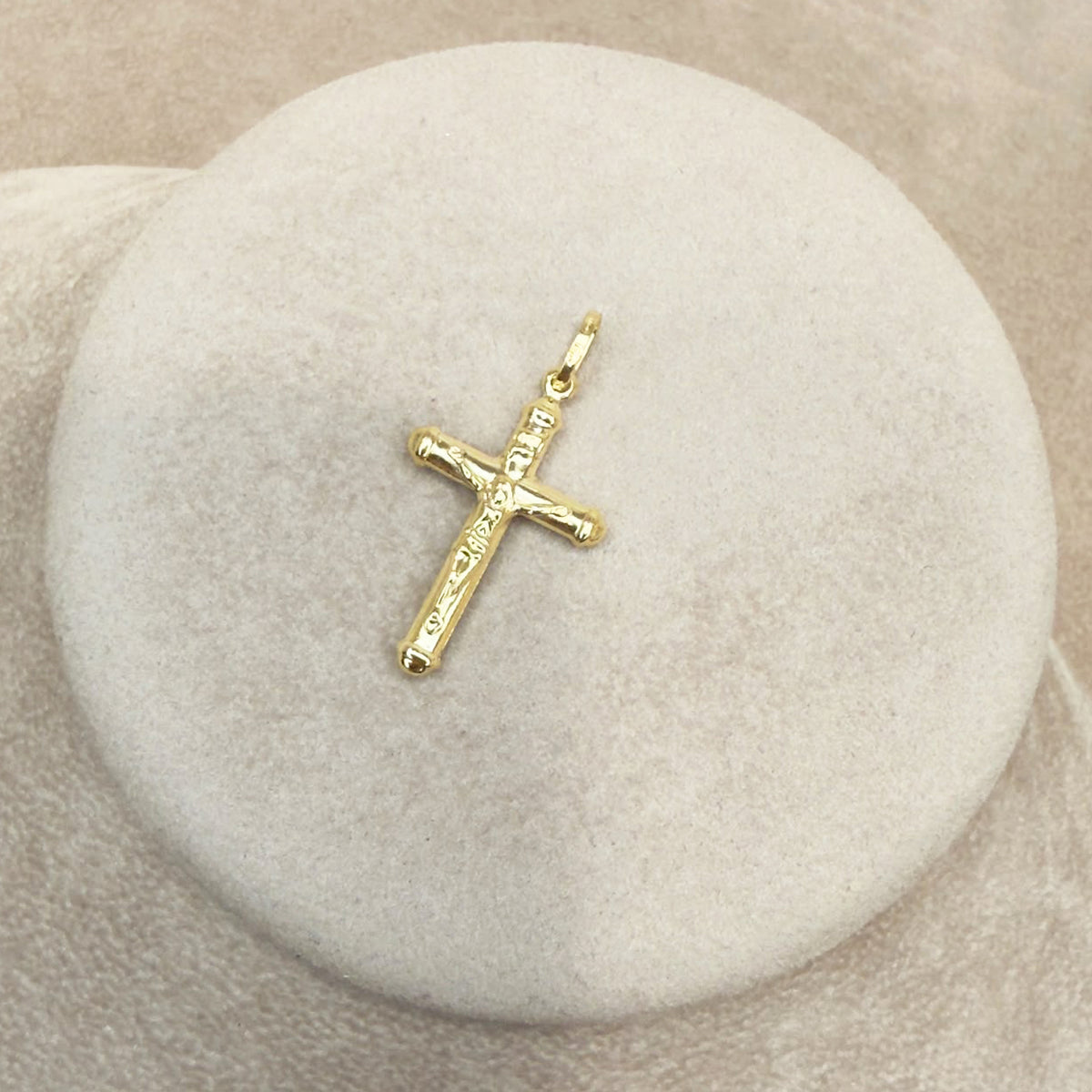 CROCIFISSO UOMO IN ORO GIALLO 18 KT (750)