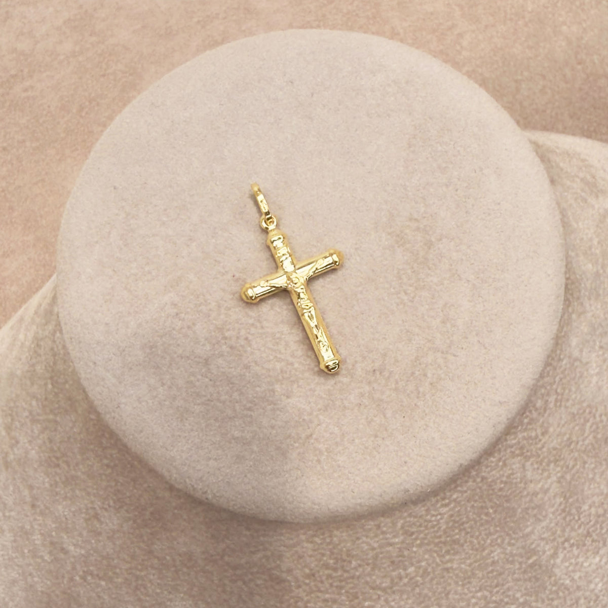 CROCIFISSO UOMO IN ORO GIALLO 18 KT (750)
