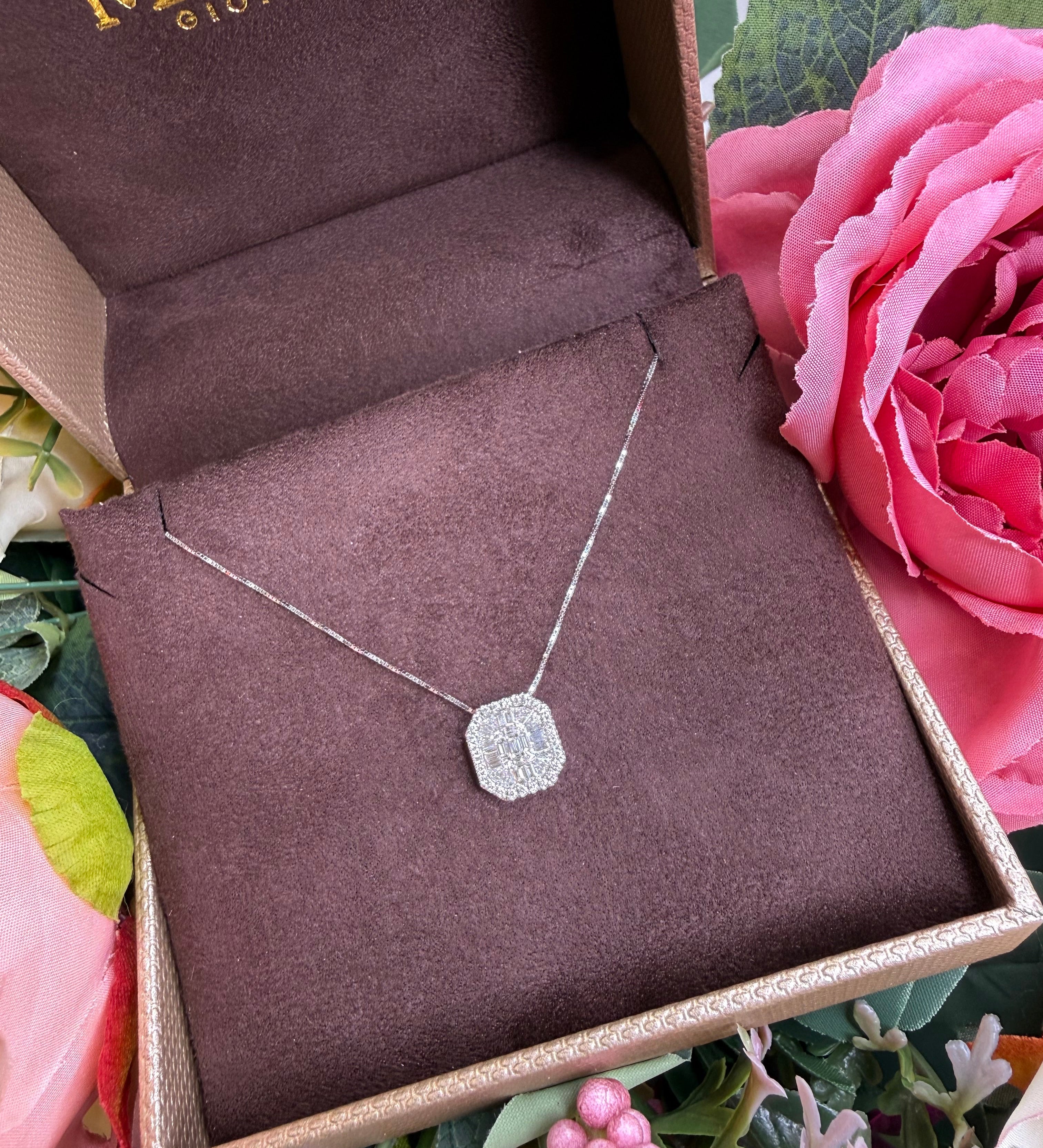 COLLANA IN ORO BIANCO 18 CARATI CON DIAMANTI E BAGUETTE