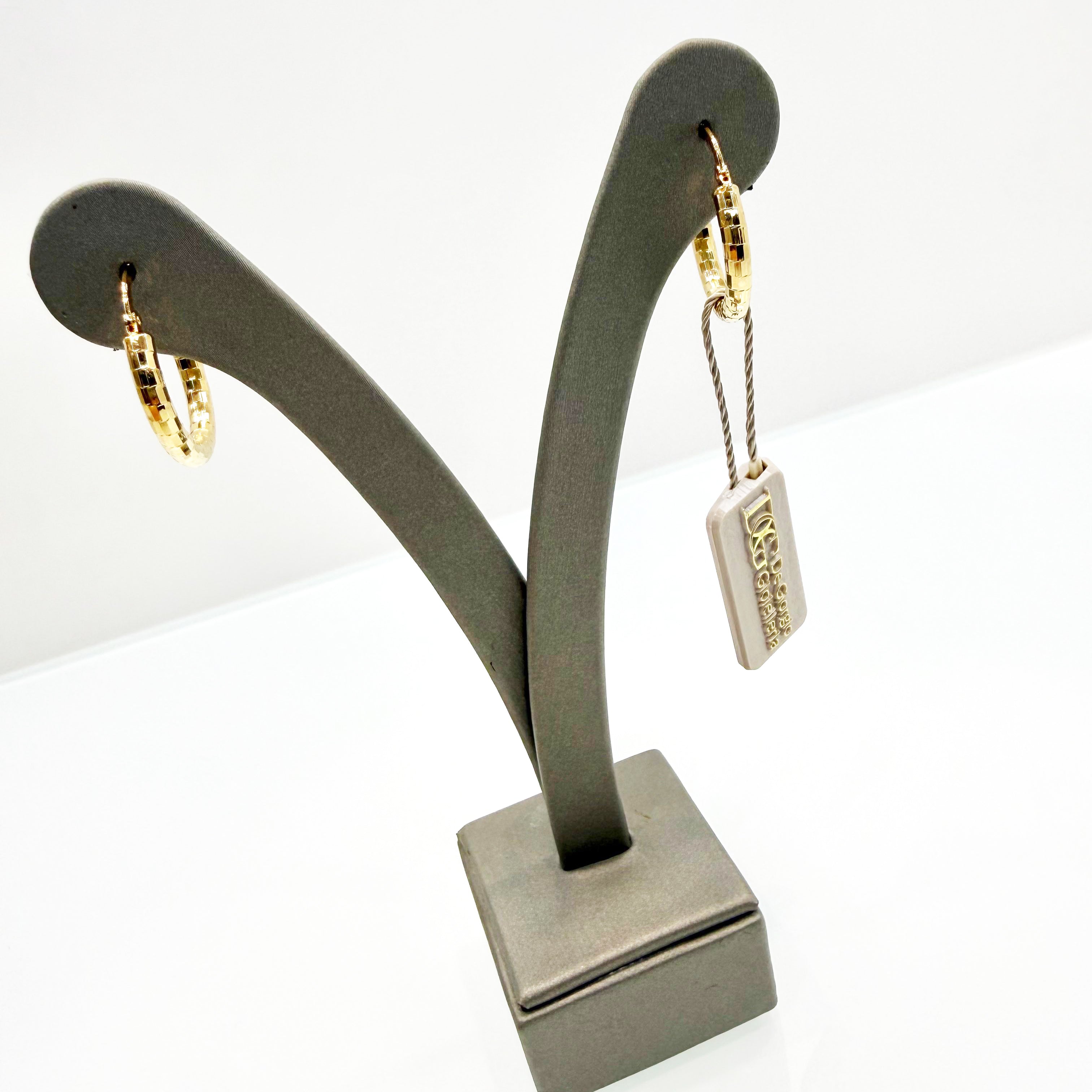 Orecchini a cerchio lavorati in oro giallo 18KT (750) – Made in Italy