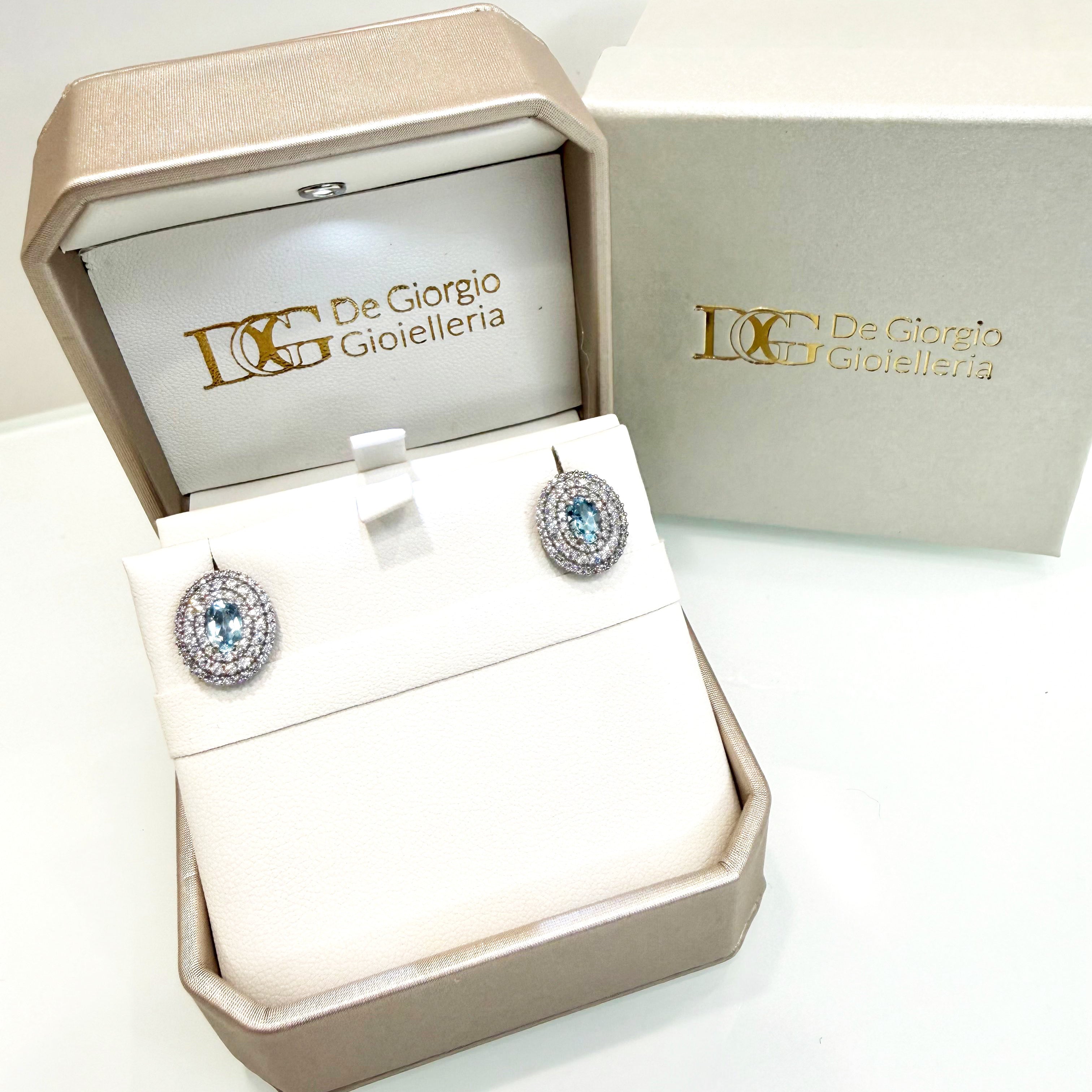 Orecchini a lobo con pietra azzurra e zirconi in oro bianco 18KT (750) – Made in Italy