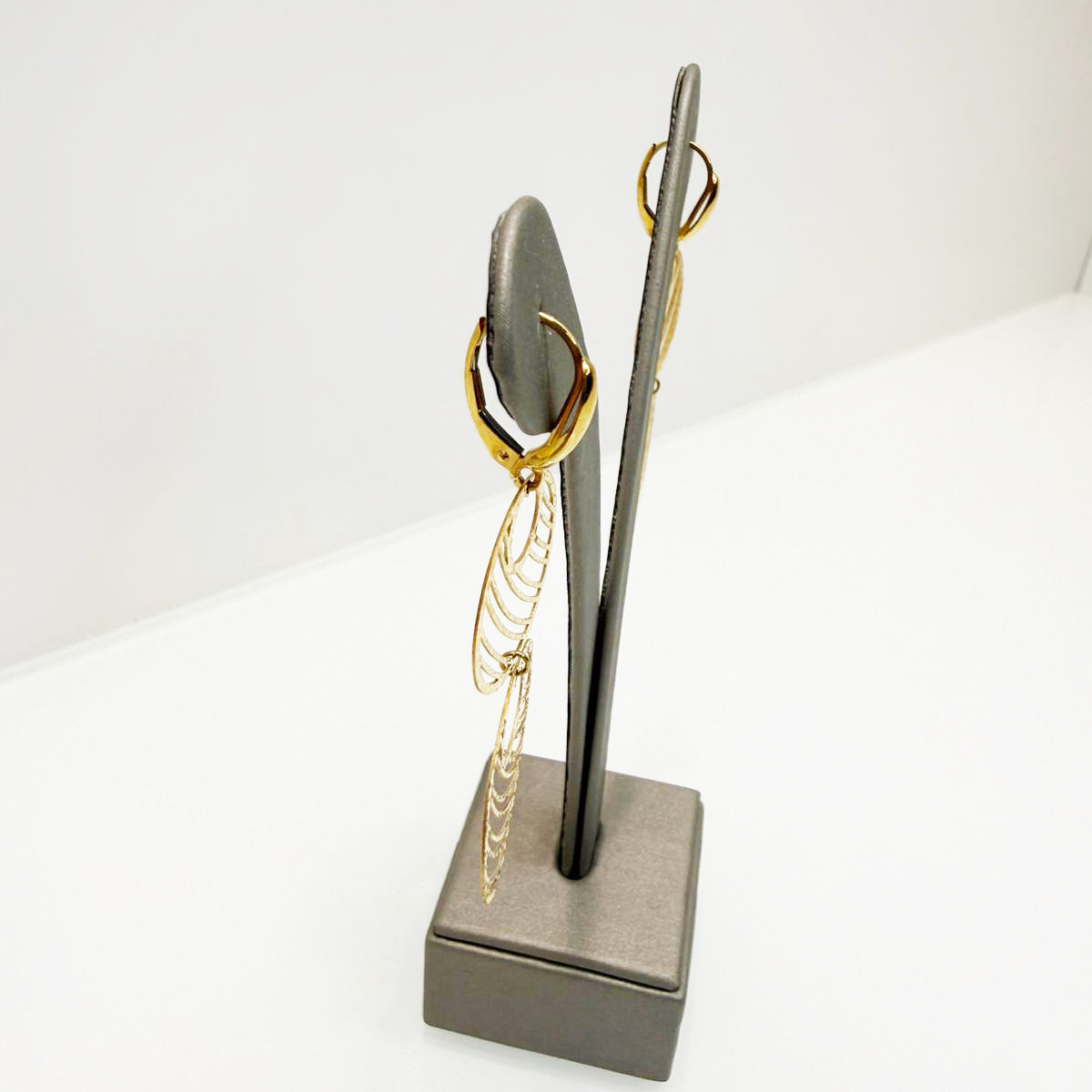 Orecchini pendenti a cerchi lavorati in oro giallo 18KT (750) – Made in Italy