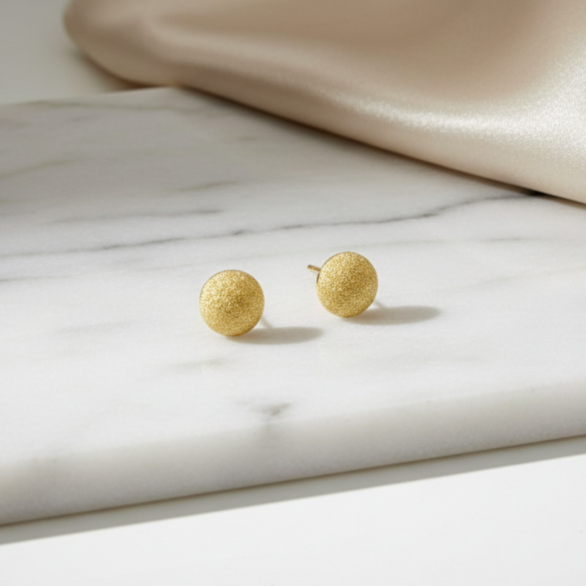 Orecchini a lobo satinati in oro giallo 18KT (750) – Design moderno e minimal