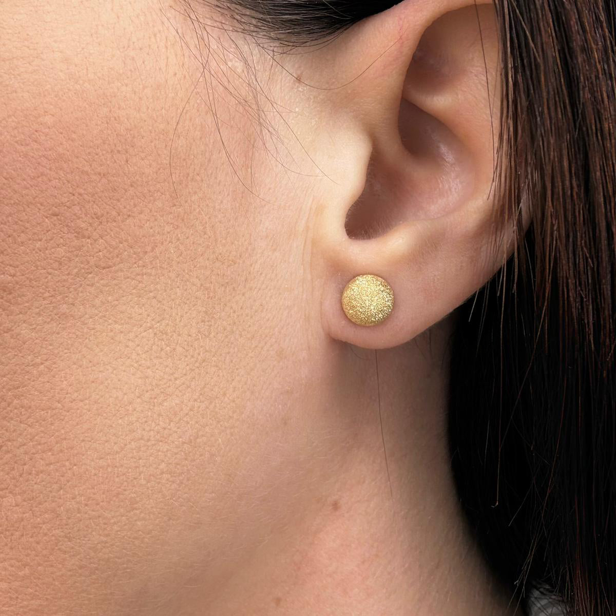 Orecchini a lobo satinati in oro giallo 18KT (750) – Design moderno e minimal