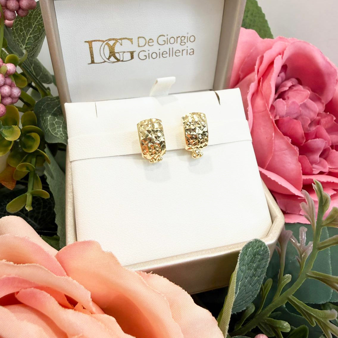 Orecchini a cerchio da donna in oro giallo lavorato 18 Kt (750) – Prima misura