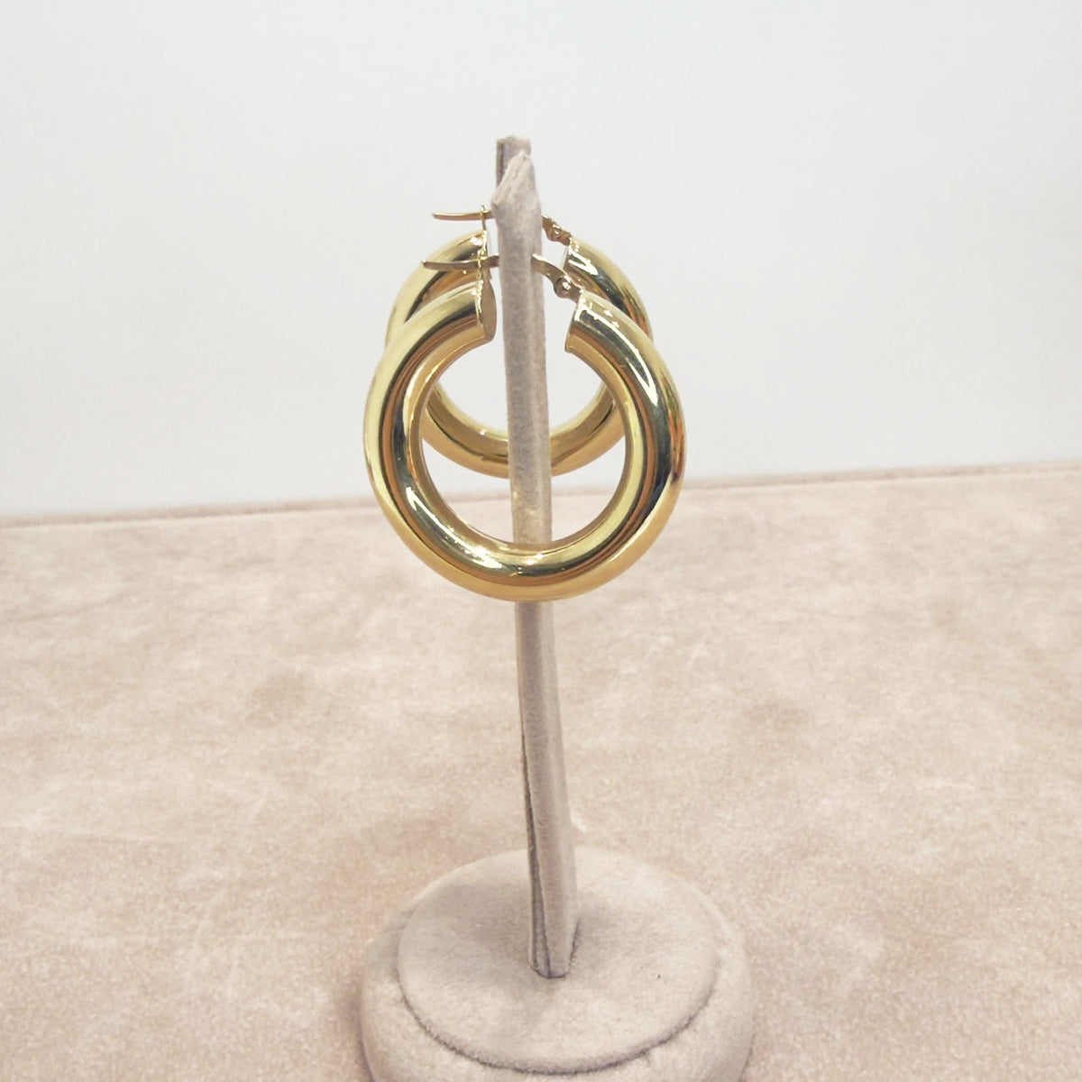 ORECCHINI A CERCHIO BOMBATO IN ORO GIALLO 18 KT (750)