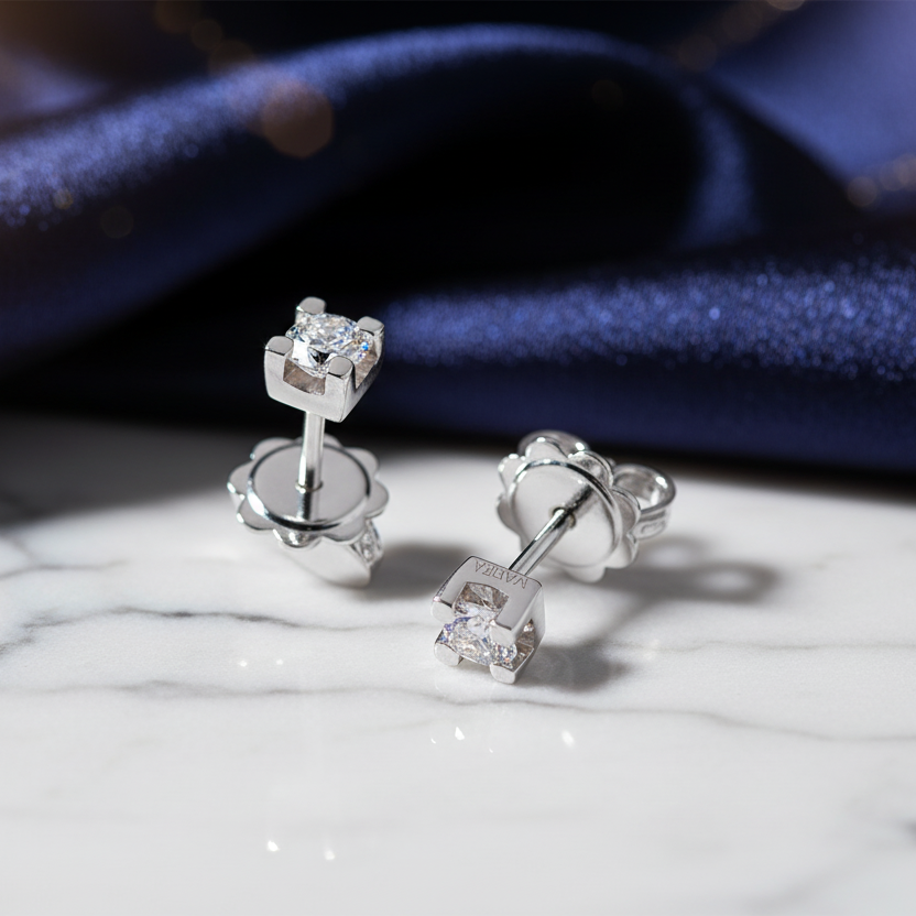 ORECCHINI PUNTO LUCE IN ORO BIANCO 18 CARATI E DIAMANTI