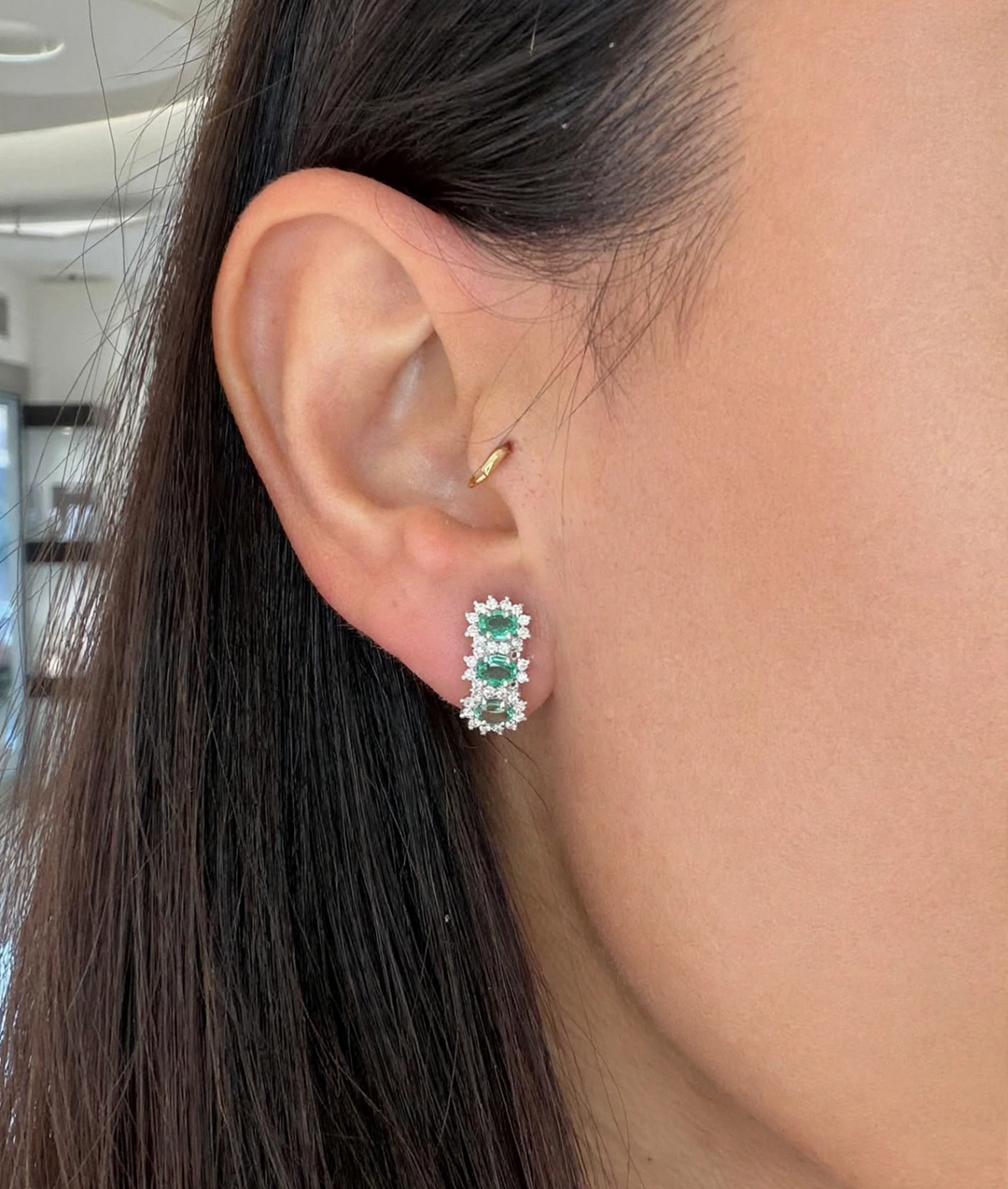 ORECCHINI TRILOGY IN ORO BIANCO 18KT CON DIAMANTI E SMERALDI