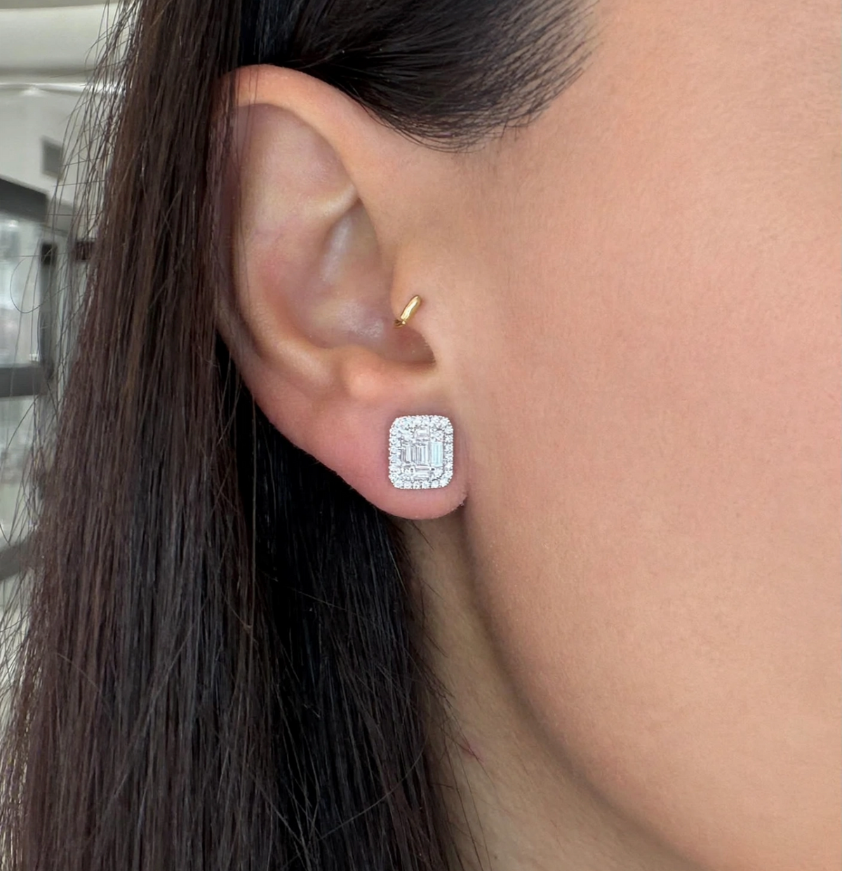 ORECCHINI IN ORO BIANCO 18 CARATI CON DIAMANTI E BAGUETTE