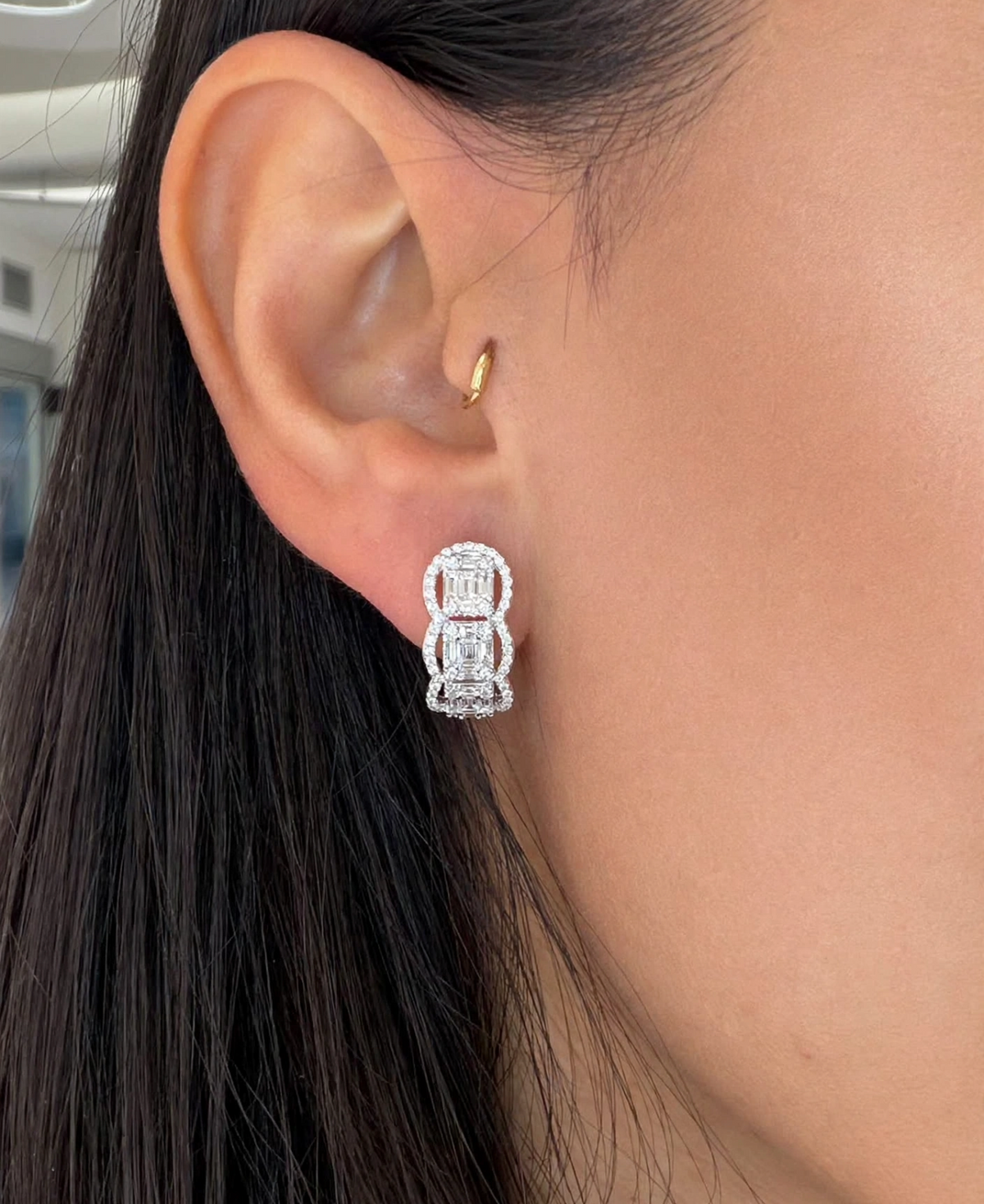 ORECCHINI IN ORO BIANCO 18KT CON BAGUETTE E DIAMANTI