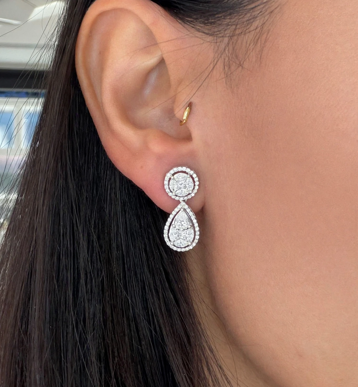 ORECCHINI IN ORO BIANCO 18KT CON BAGUETTE E DIAMANTI