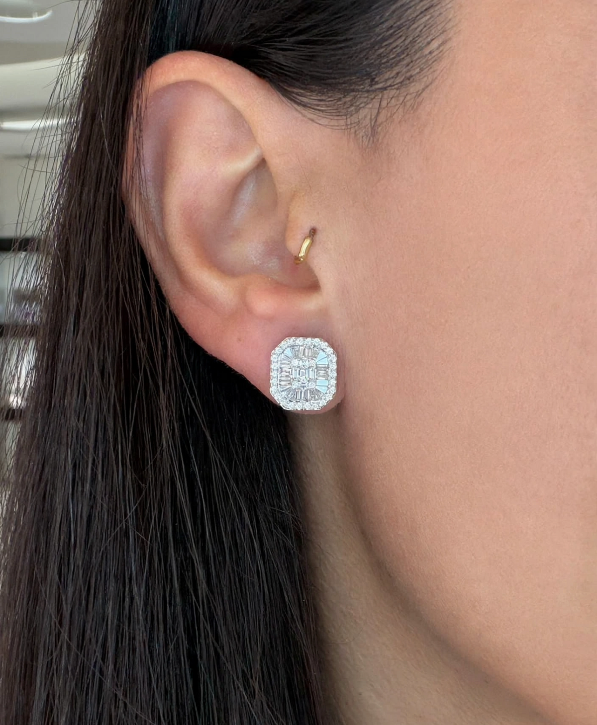 ORECCHINI IN ORO BIANCO 18 CARATI CON DIAMANTI E BAGUETTE