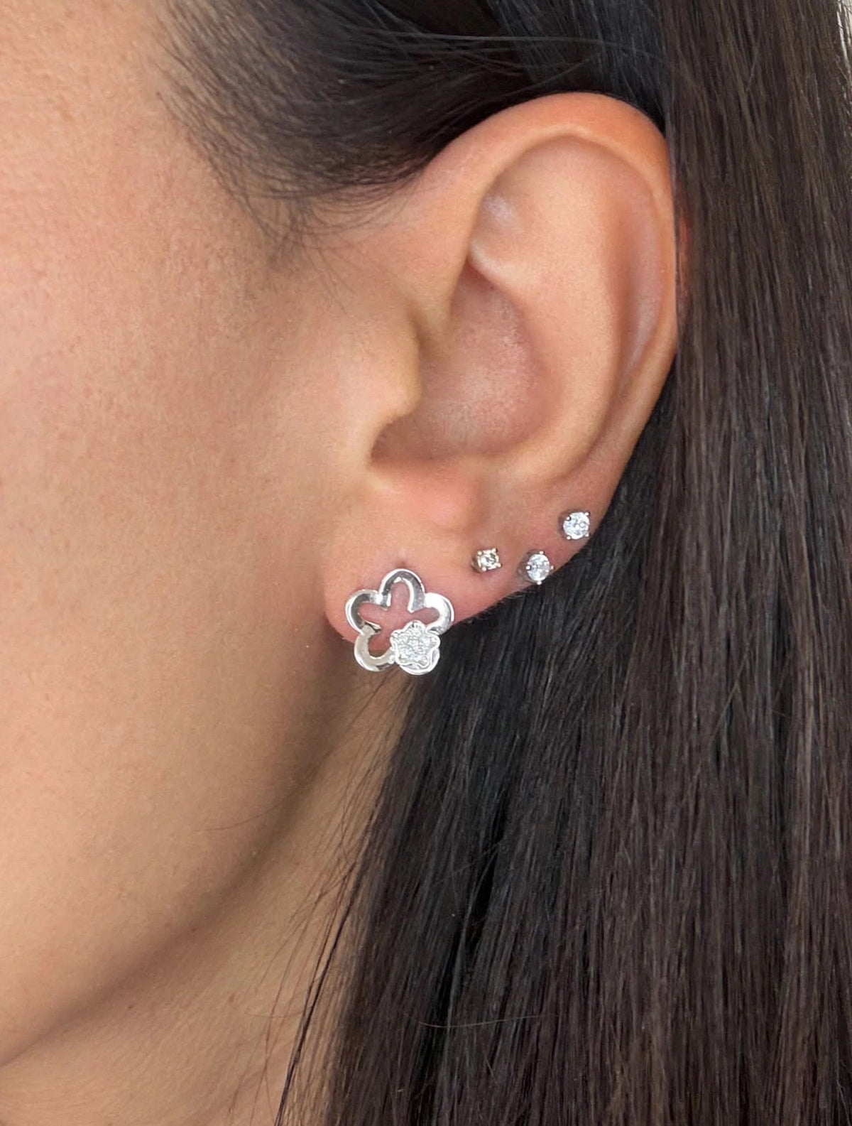ORECCHINI FIORE IN ORO BIANCO 18 CARATI E DIAMANTI