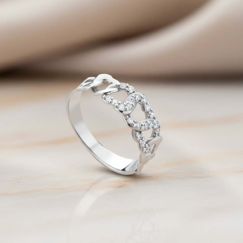 18KT WHITE GOLD HEART GROUMETTE RING WITH DIAMONDS