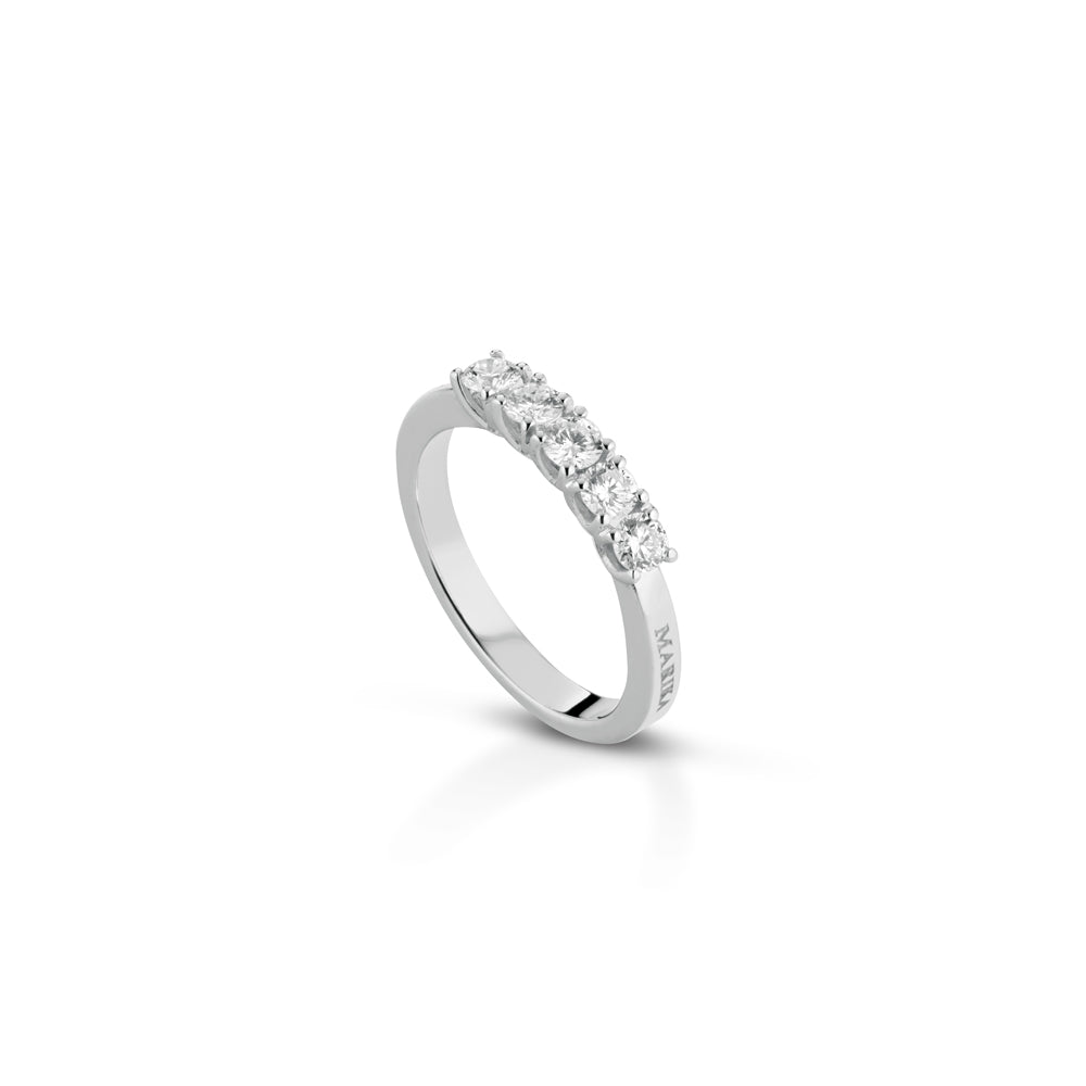 18-CARAT WHITE GOLD AND DIAMOND RING