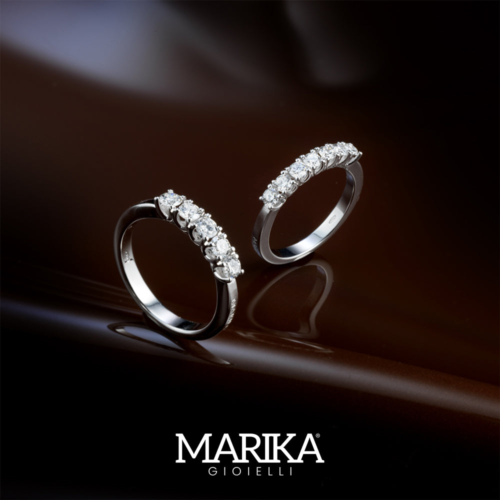 18-CARAT WHITE GOLD AND DIAMOND RING