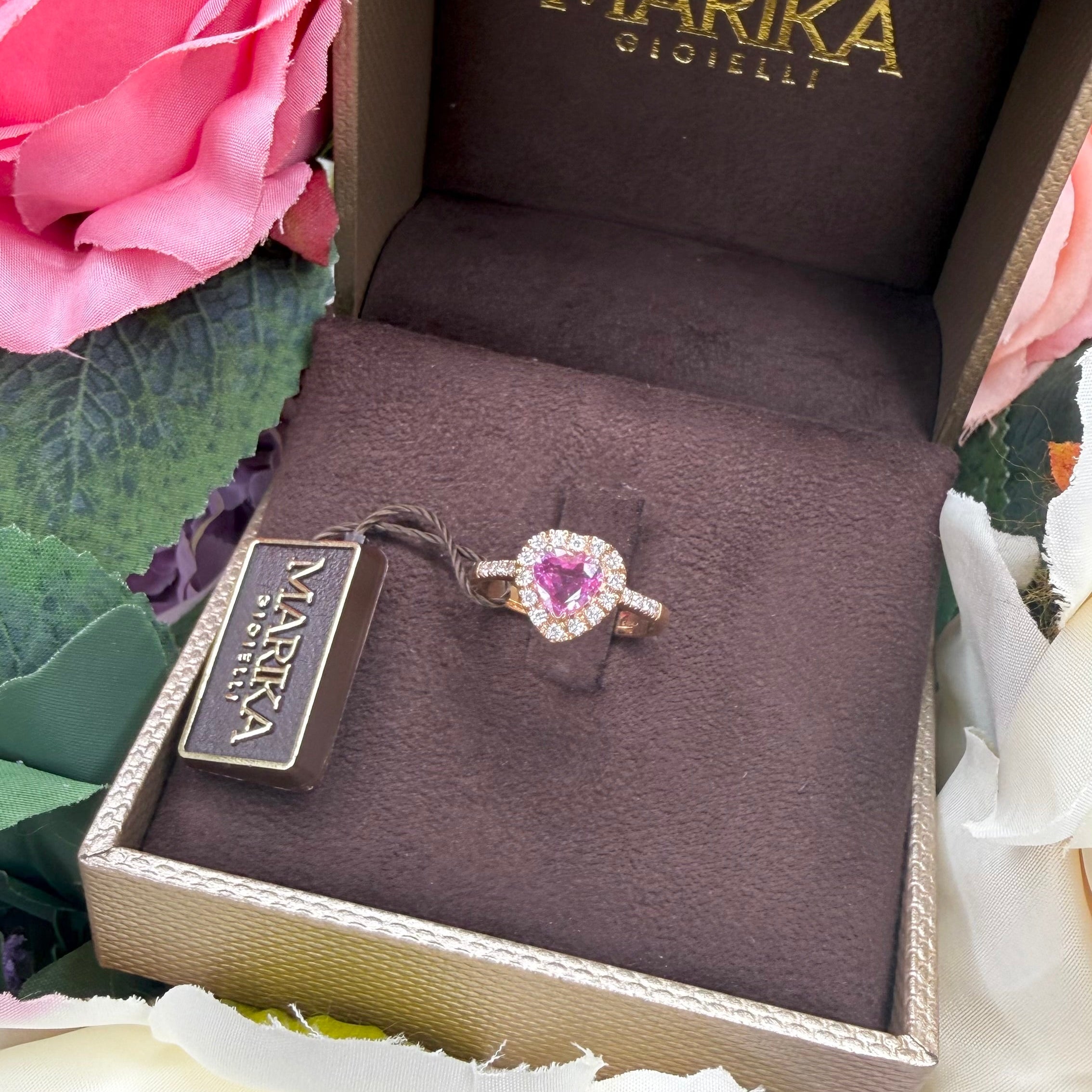 ANELLO CUORE IN ORO ROSA 18KT CON DIAMANTI E ZAFFIRO ROSA