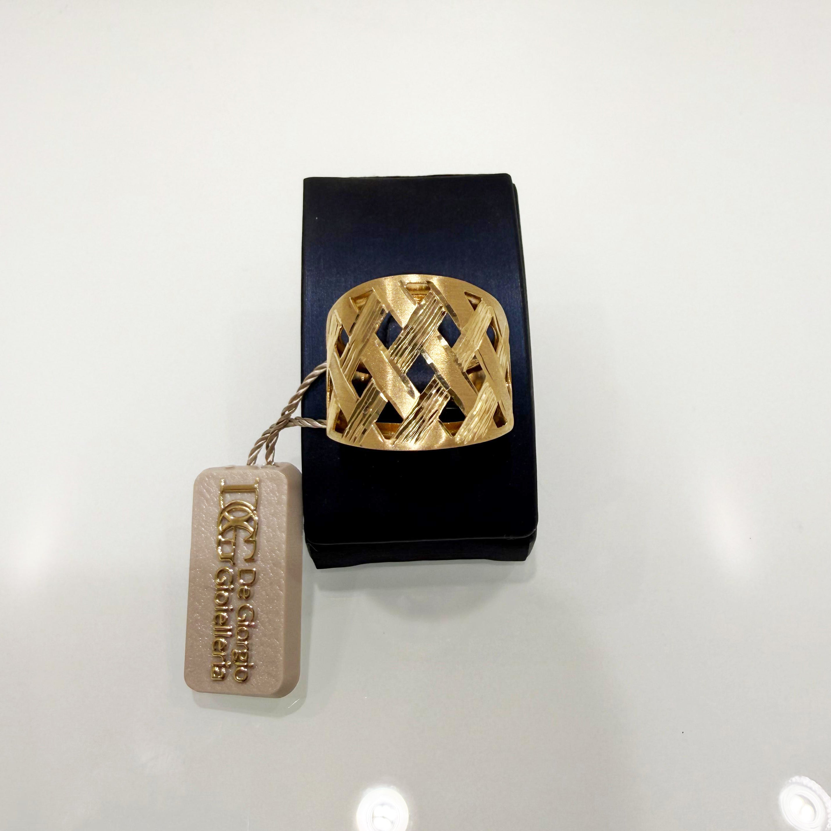 Anello fascia traforata intrecciata in oro giallo 18KT (750) – Made in Italy