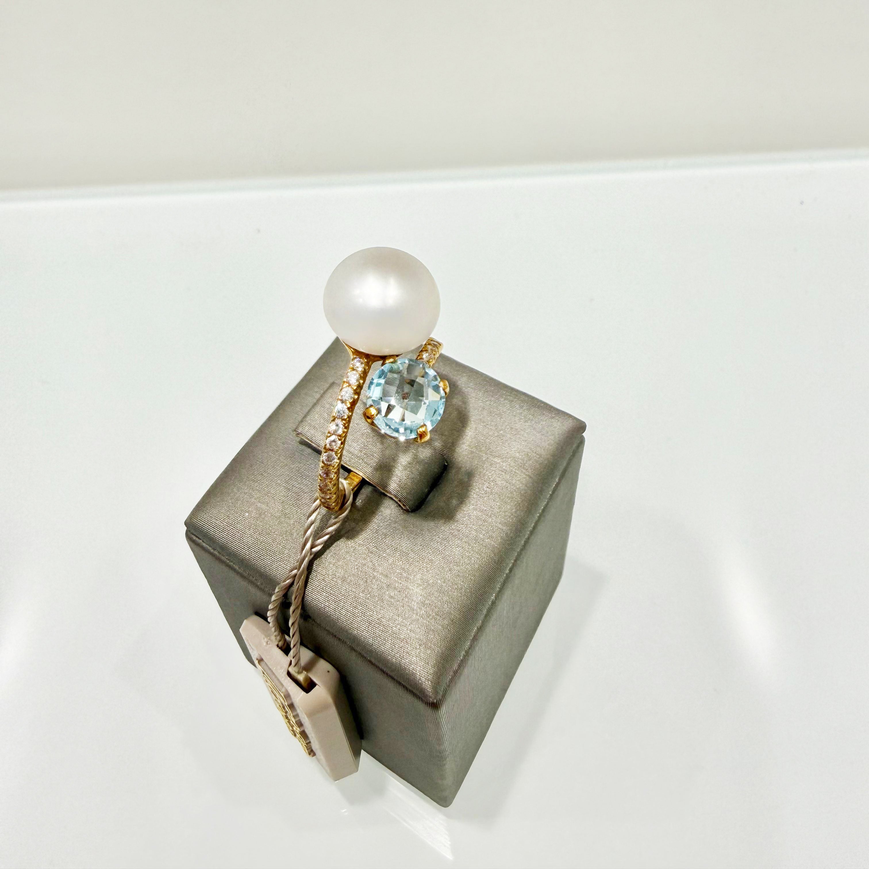 Anello contrarié con perla e topazio azzurro in oro giallo 18KT (750) con zirconi – Made in Italy