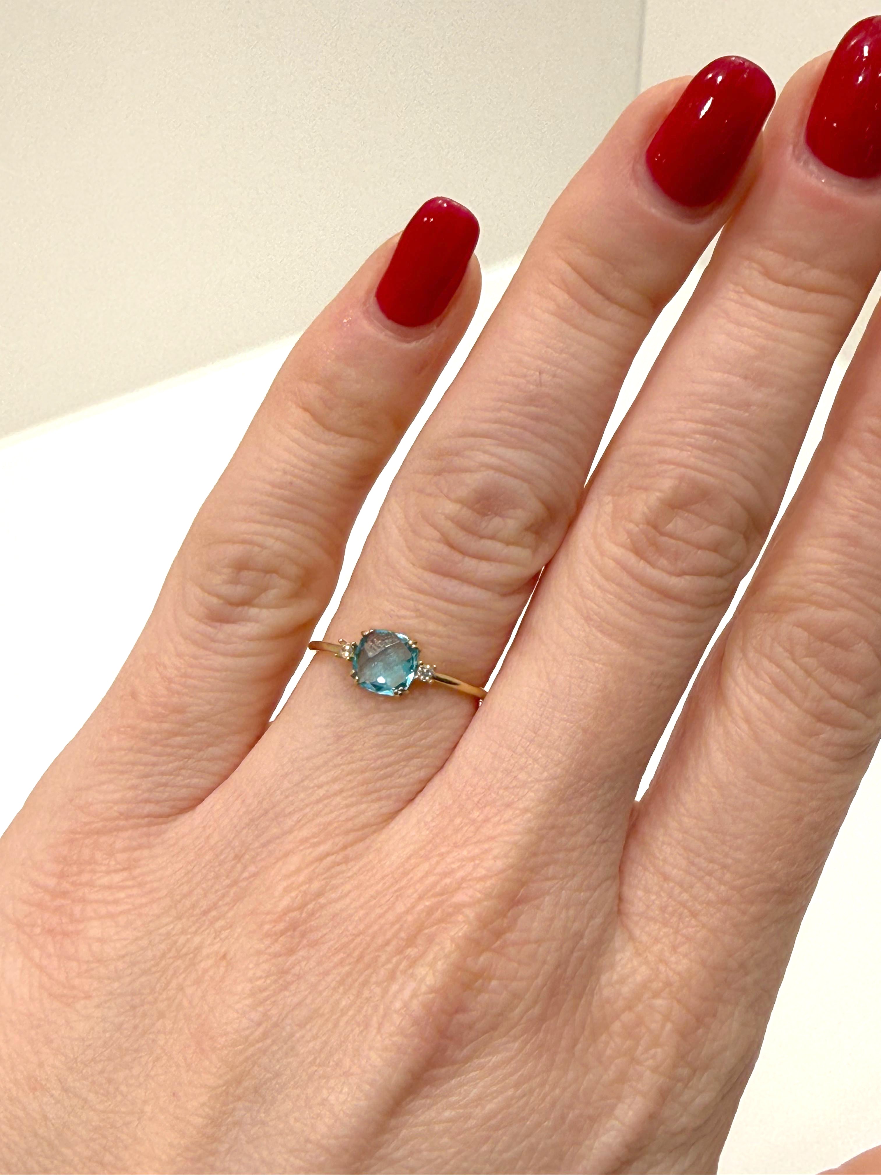 Anello con pietra azzurra in oro giallo 18KT (750) con zirconi – Made in Italy