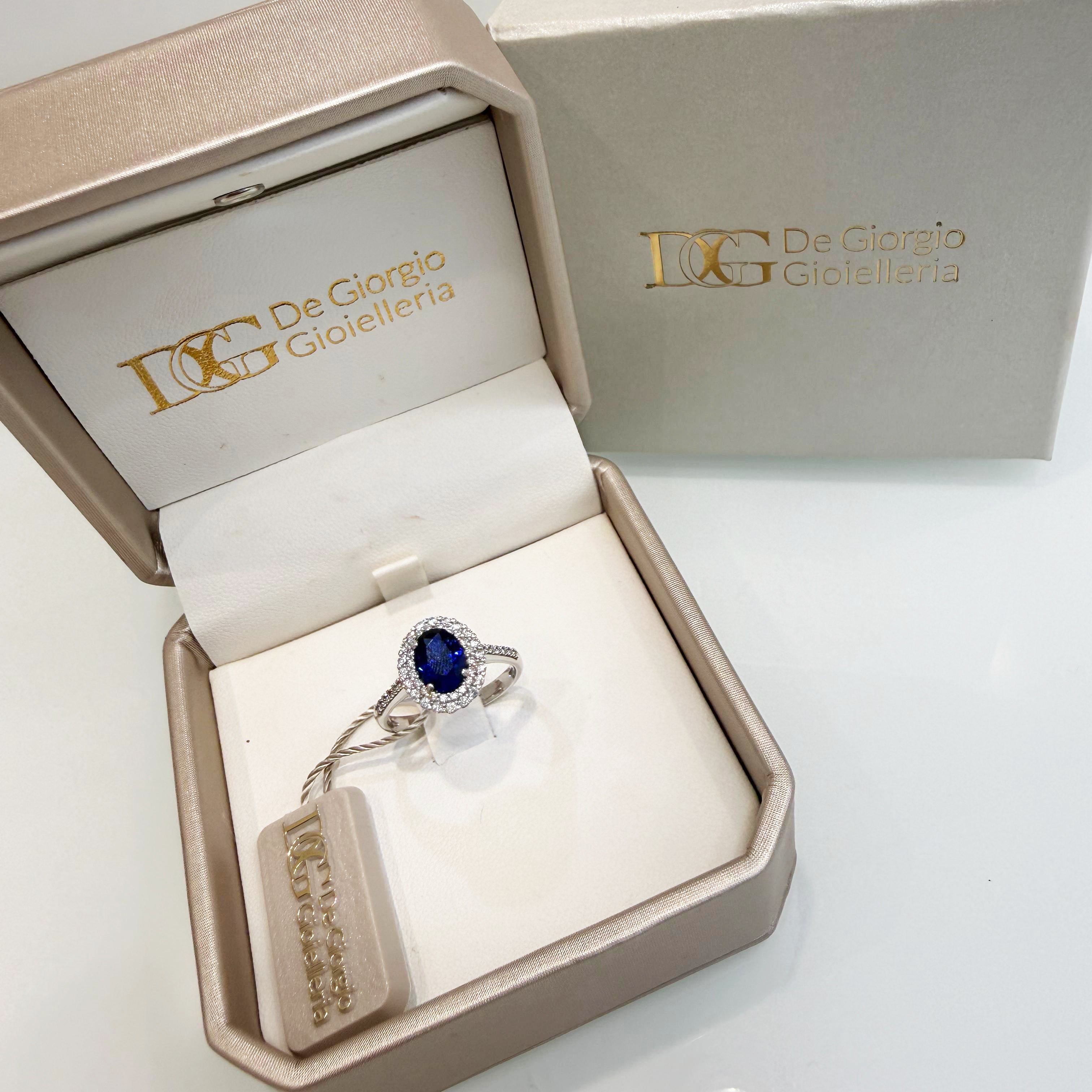 Anello con pietra blu ovale e zirconi in oro bianco 18KT (750) – Made in Italy