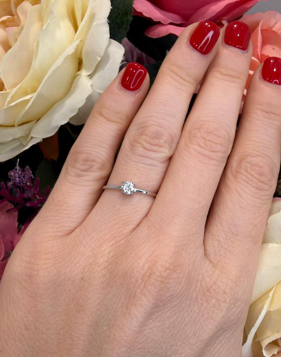 Anello Solitario con Zircone in Oro Bianco 18KT (750)