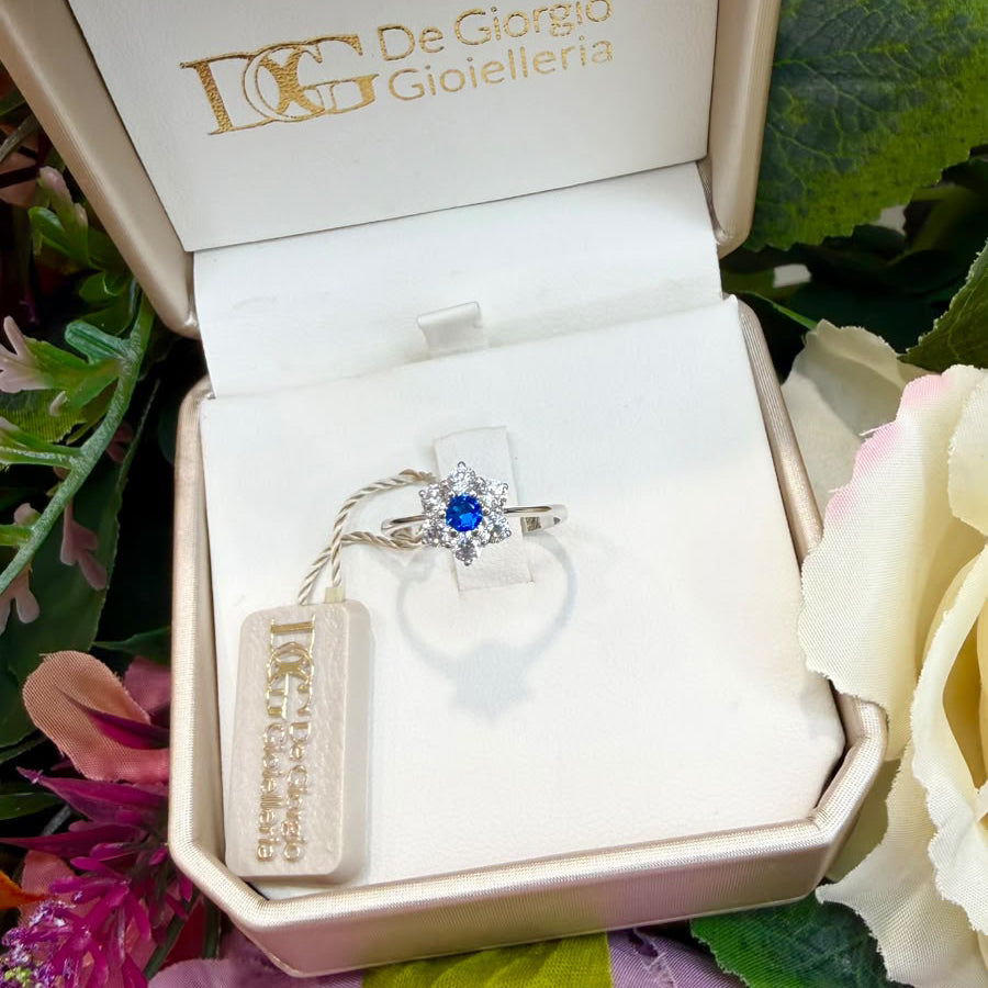 ANELLO IN ORO BIANCO 18 KT (750) CON PIETRA BLU E ZIRCONI