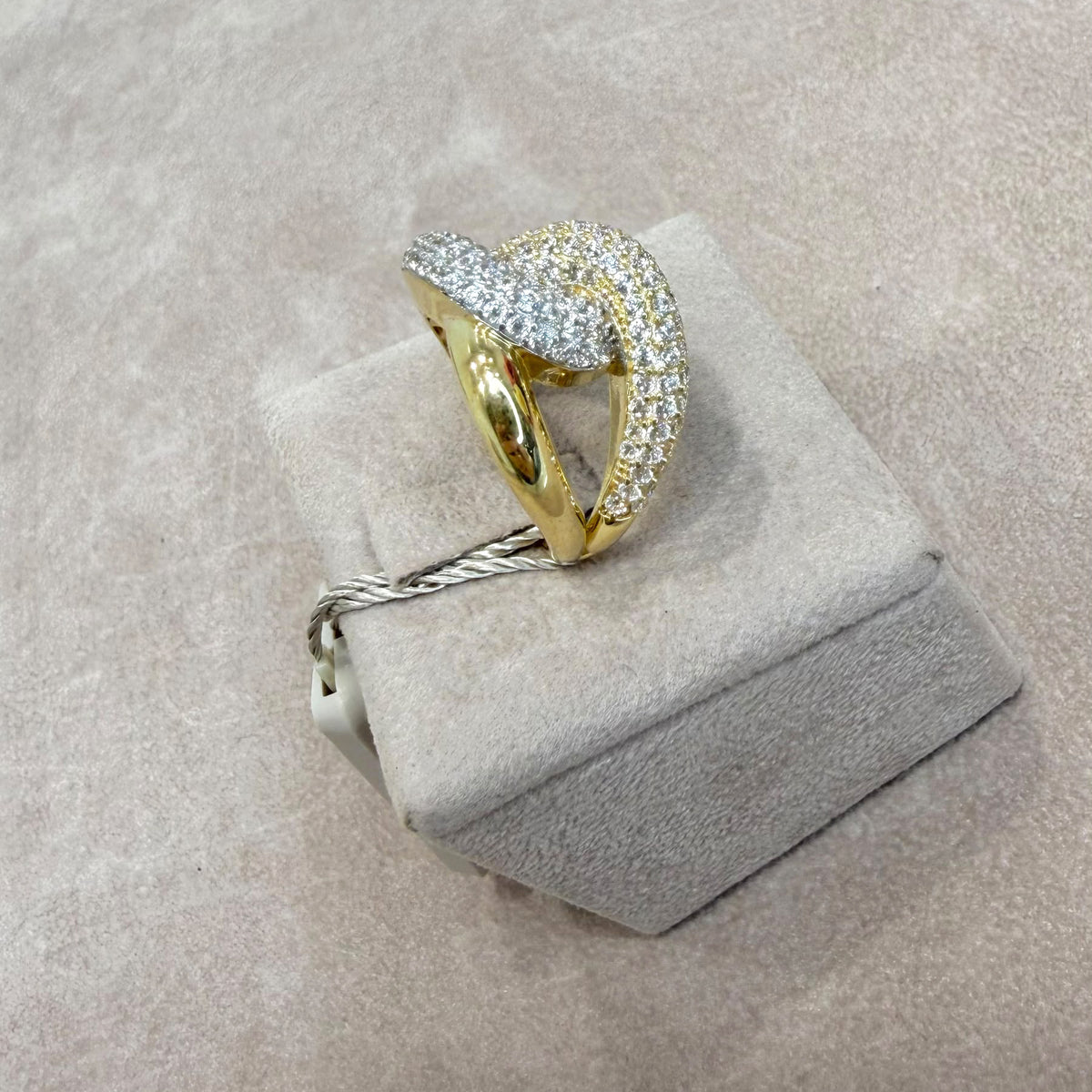 ANELLO INTRECCIATO IN ORO GIALLO E BIANCO 18 KT (750)