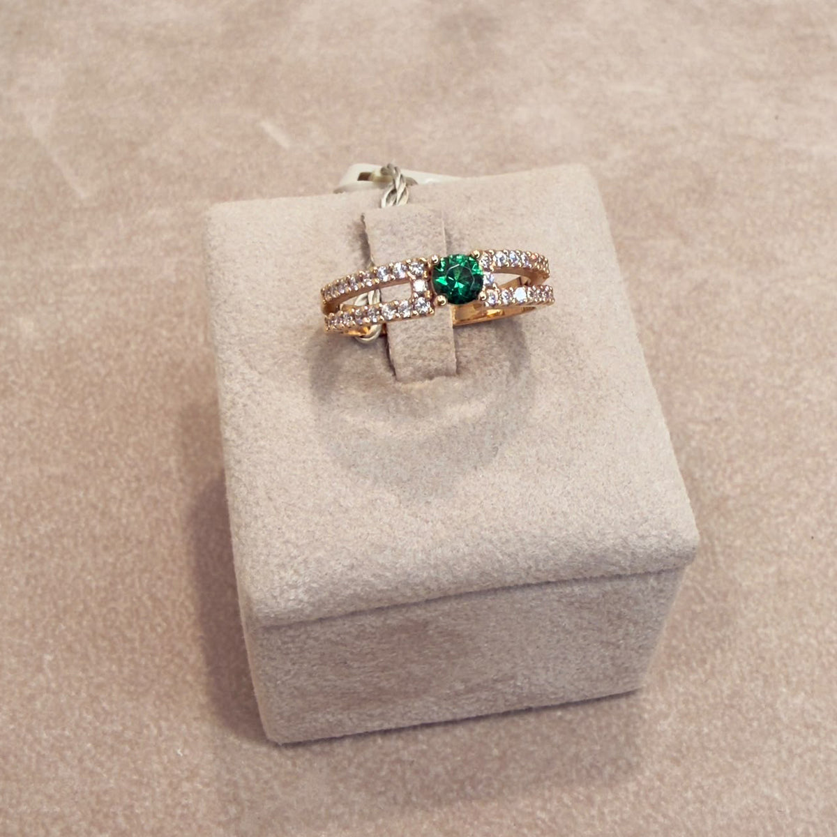 ANELLO IN ORO ROSA 18 KT (750) CON PIETRA VERDE E ZIRCONI