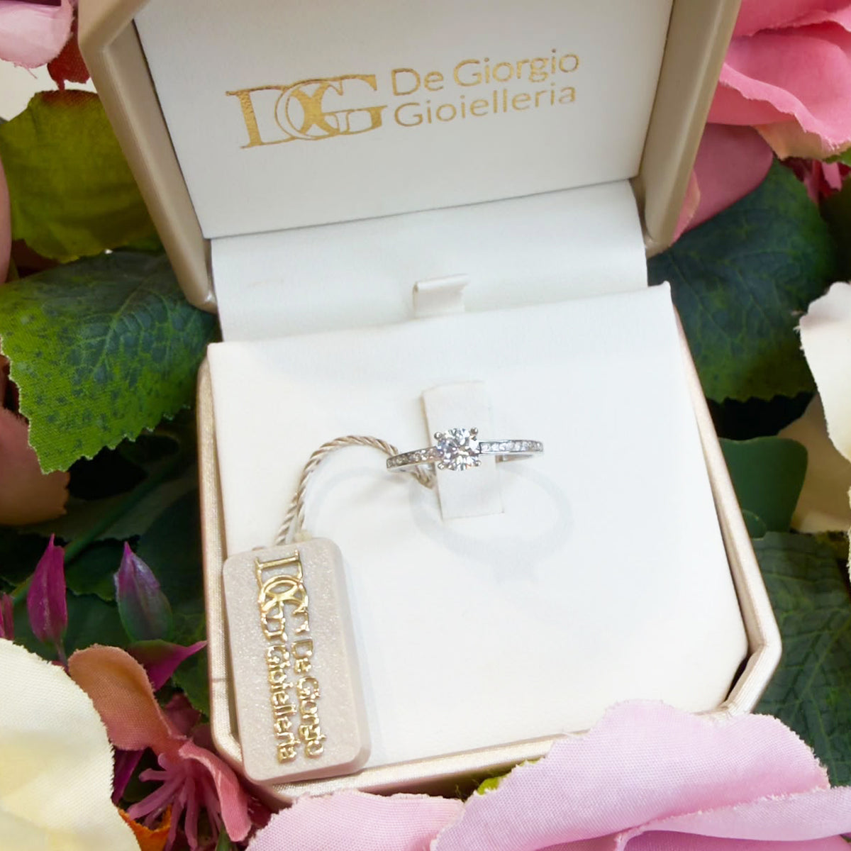 ANELLO SOLITARIO IN ORO BIANCO 18 KT (750) CON ZIRCONI
