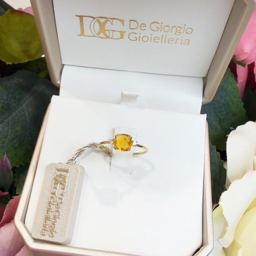 ANELLO IN ORO GIALLO 18 KT (750) CON PIETRA ARANCIONE E ZIRCONI
