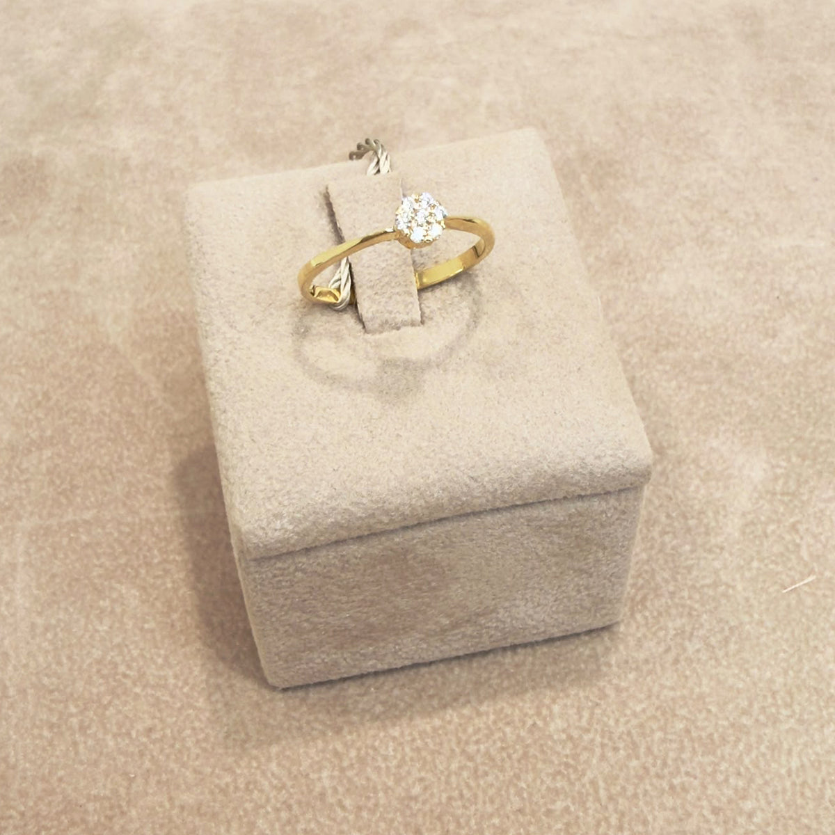 ANELLO IN ORO GIALLO 18 KT (750) CON ZIRCONI