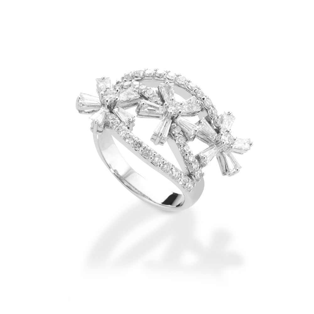 ANELLO IN ORO BIANCO 18 CARATI CON DIAMANTI E BAGUETTE