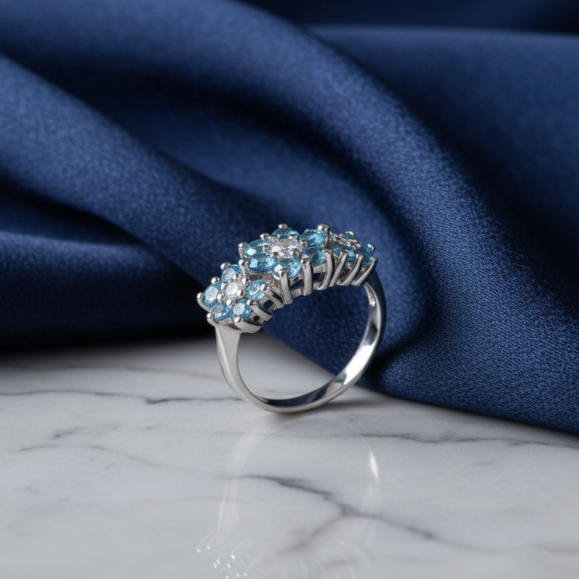 18K WHITE GOLD RING WITH DIAMONDS AND AQUAMARINE