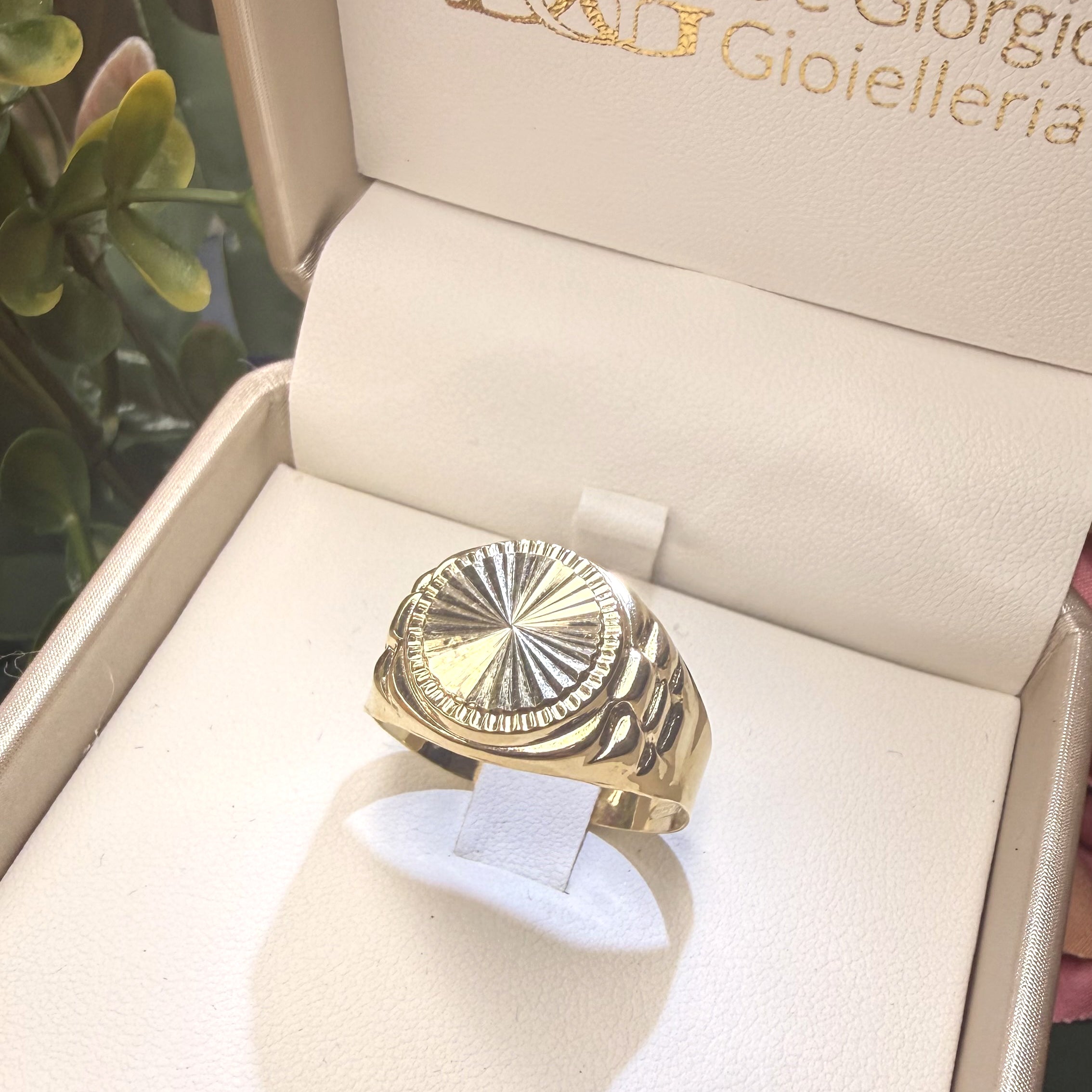 Anello Uomo Chevalier Tondo Diamantato in Oro Giallo 18KT (750)