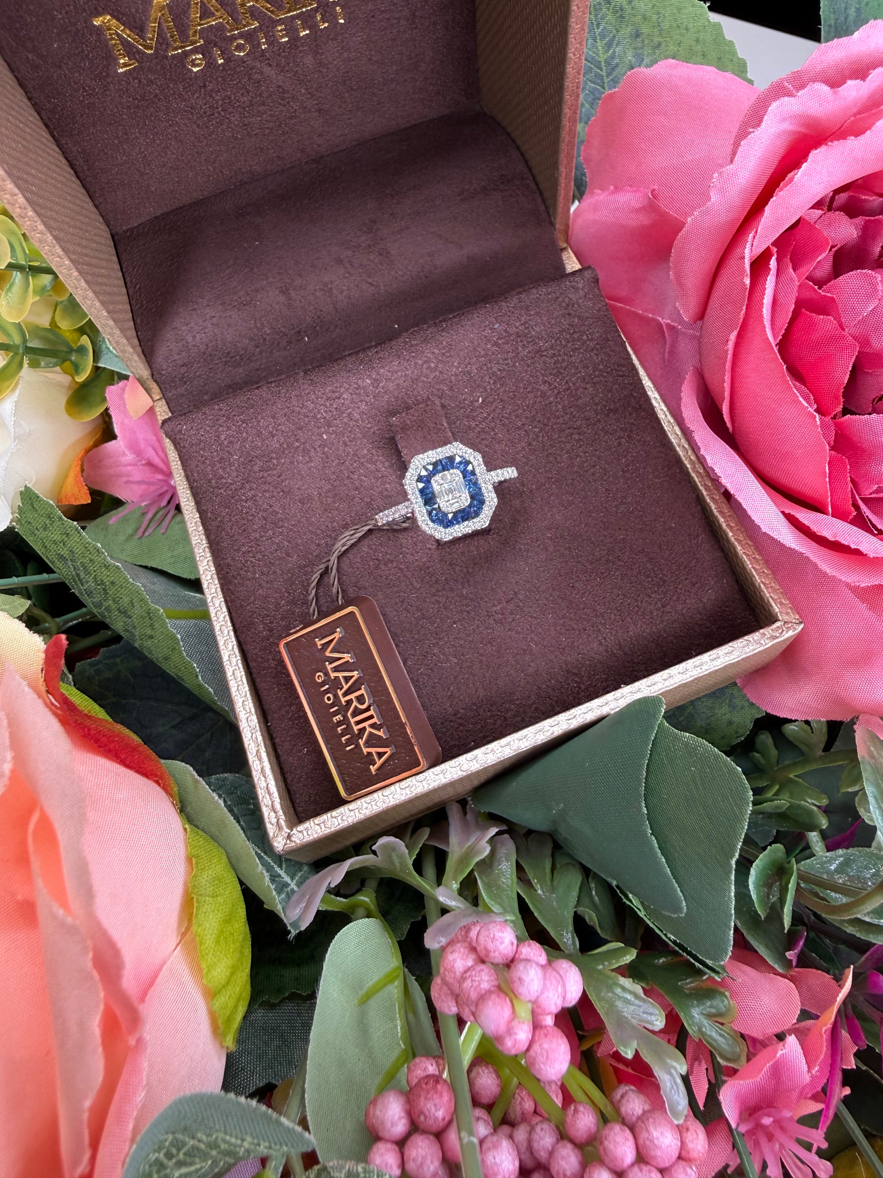 18KT WHITE GOLD RING WITH DIAMONDS, BAGUETTES AND SAPPHIRES