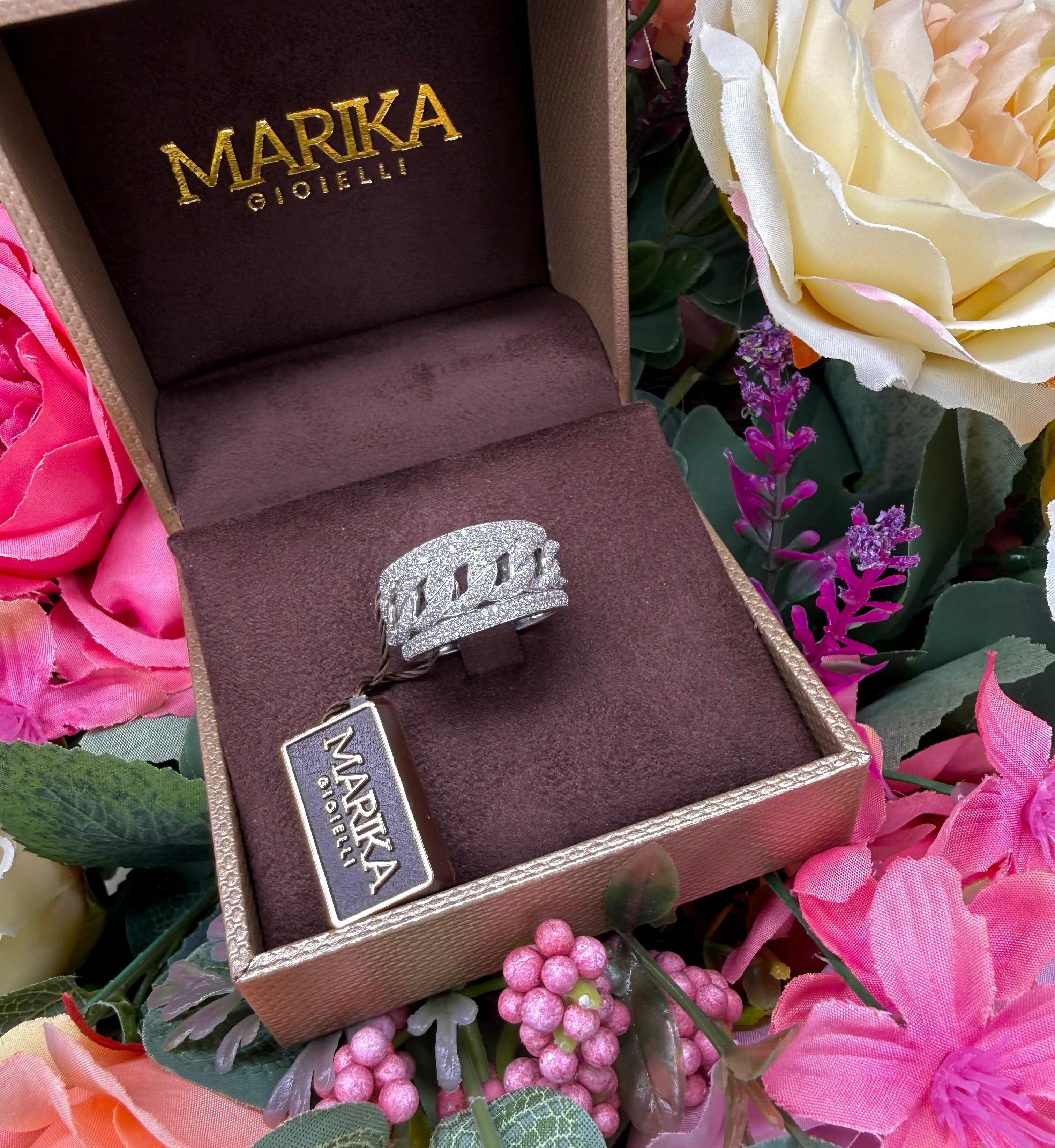 18KT WHITE GOLD AND DIAMOND GROUMETTE BAND RING