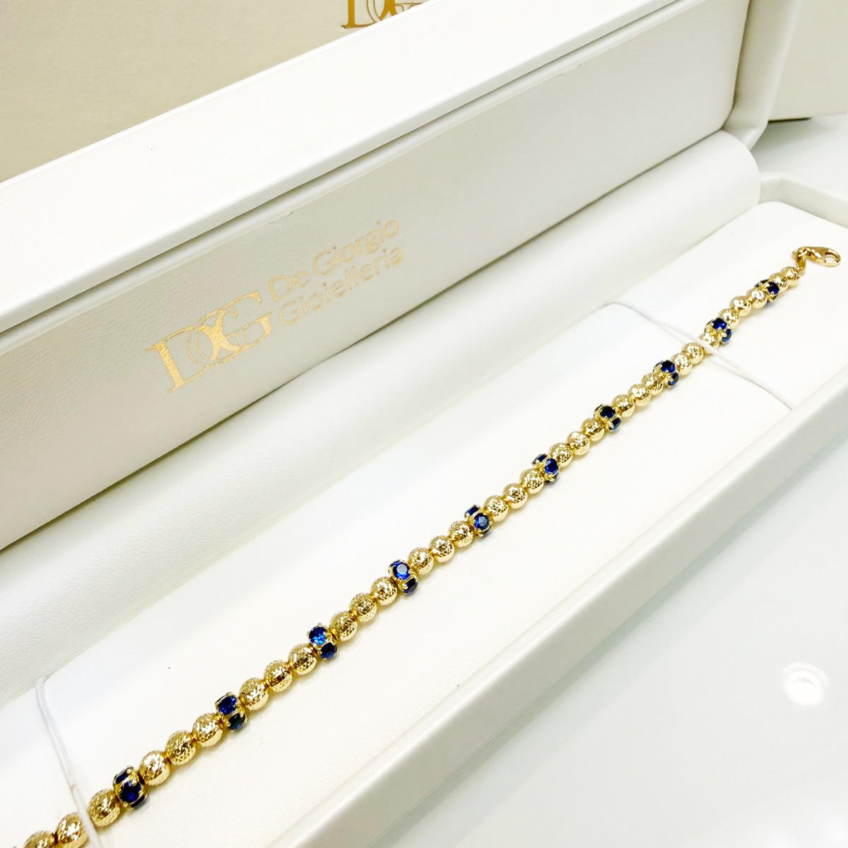 Bracciale in oro giallo 18KT (750) con sfere diamantate e elementi blu