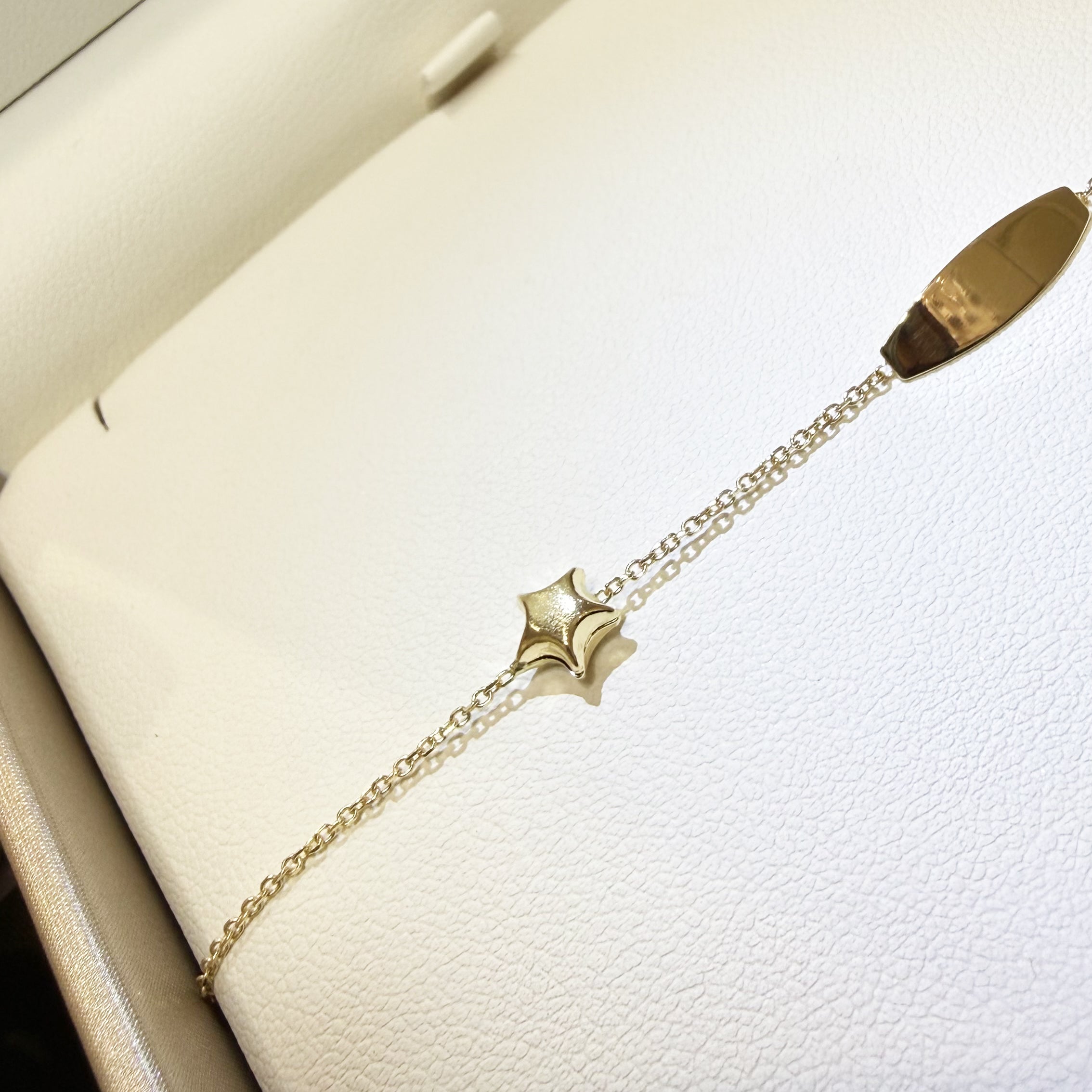 BRACCIALE BAMBINA CON TARGHETTA E STELLINA IN ORO GIALLO 18KT (750)