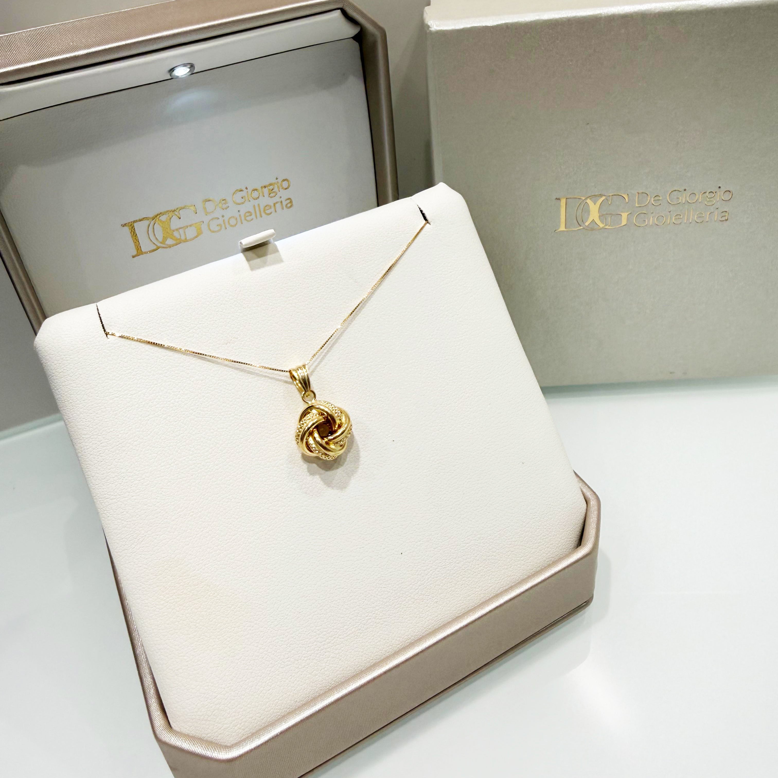 Collana con pendente nodo intrecciato in oro giallo 18KT (750) – Made in Italy