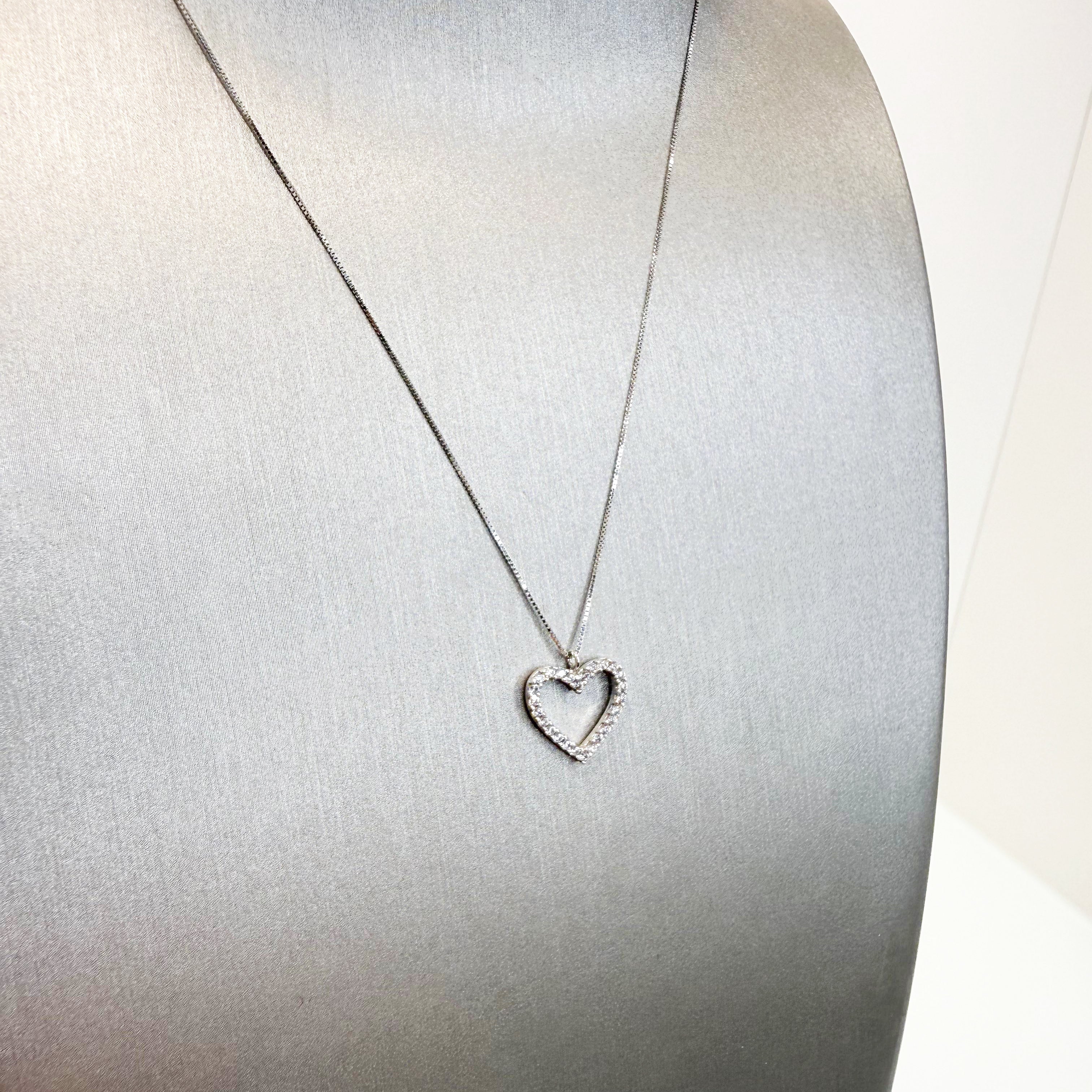 Collana cuore con zirconi in oro bianco 18KT (750) – Made in Italy