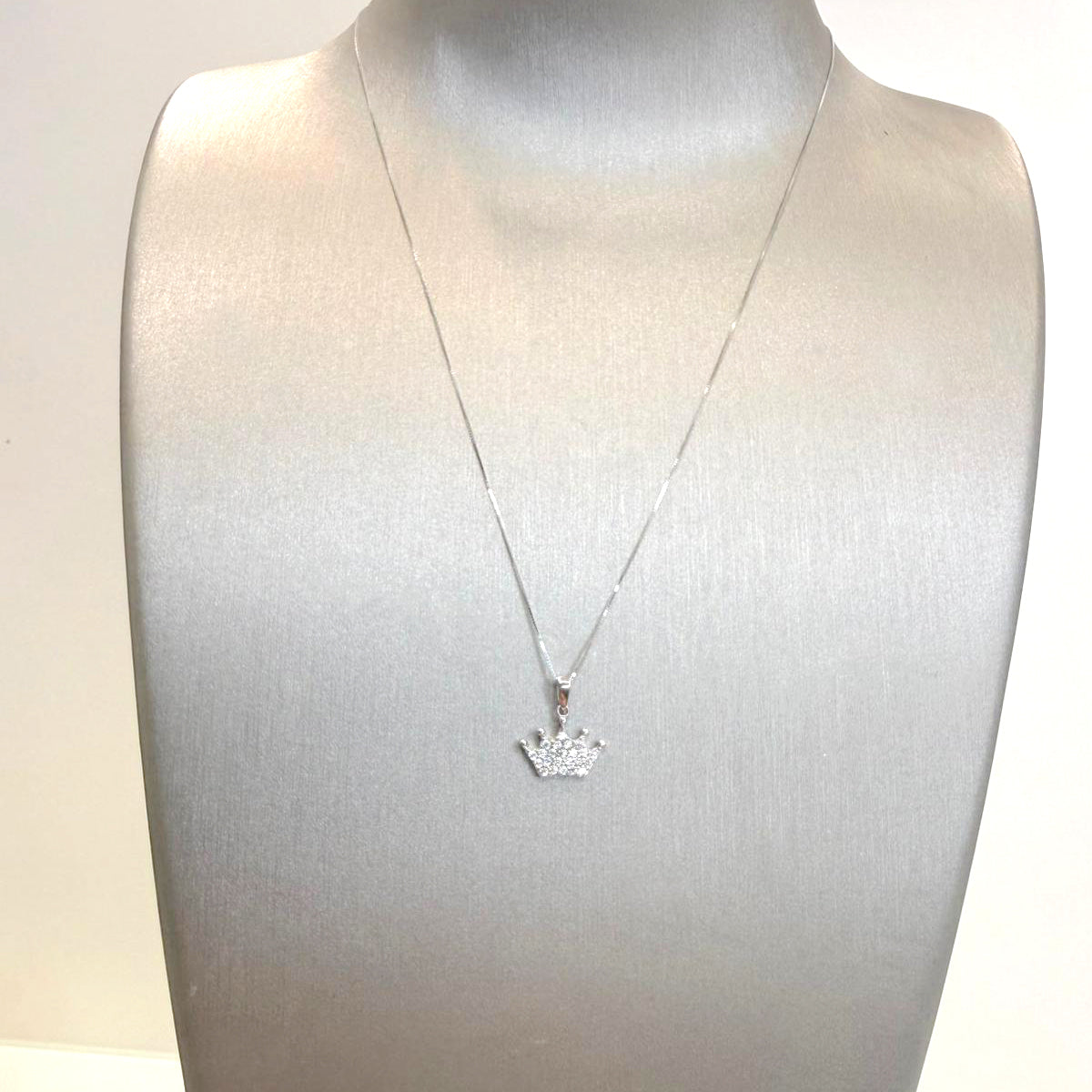 Collana con pendente corona in oro bianco 18KT (750) con zirconi