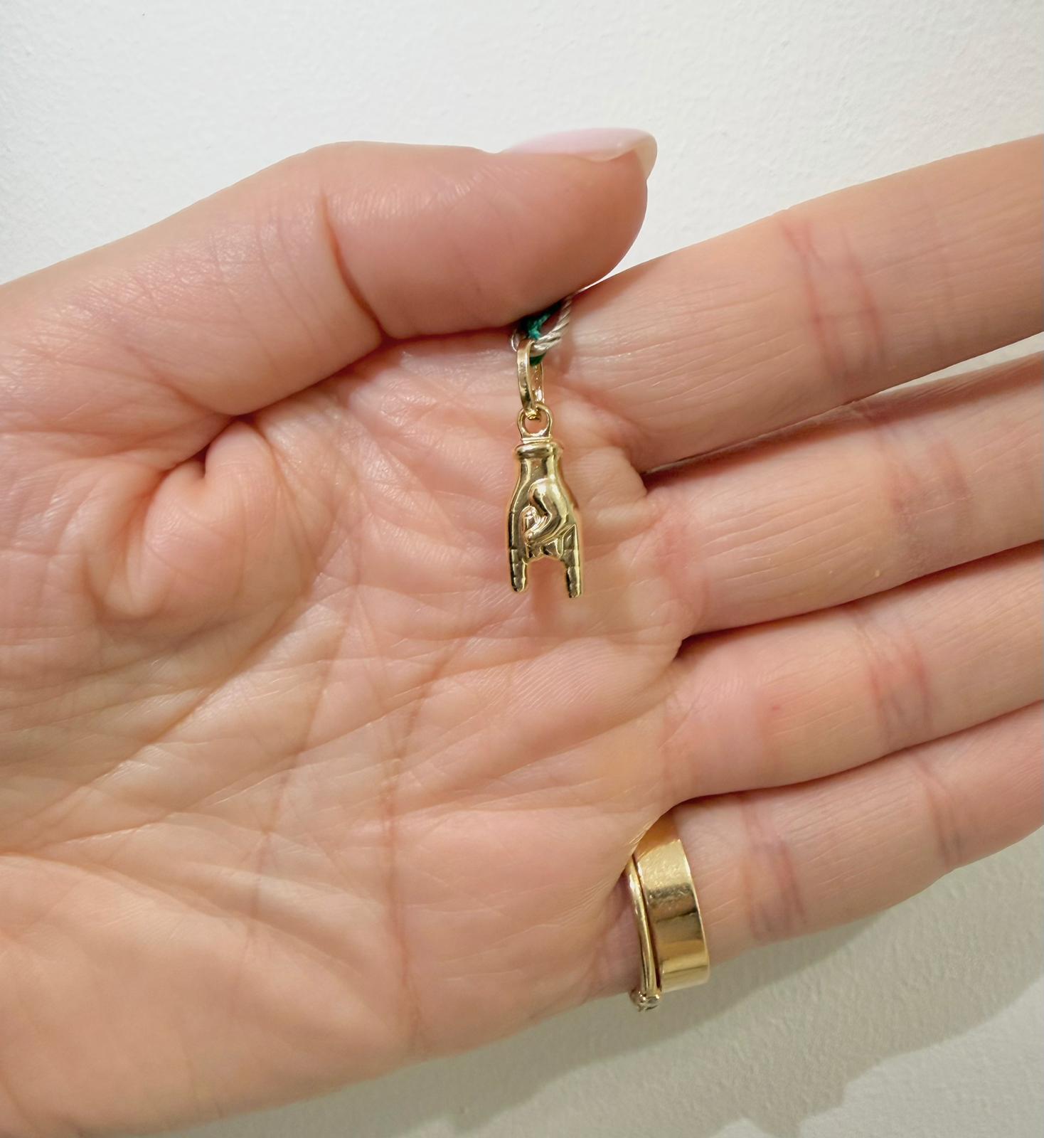 Ciondolo mano portafortuna unisex in oro giallo 18 Kt (750)