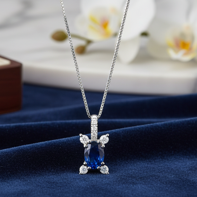 COLLANA IN ORO BIANCO 18KT CON DIAMANTI E ZAFFIRO