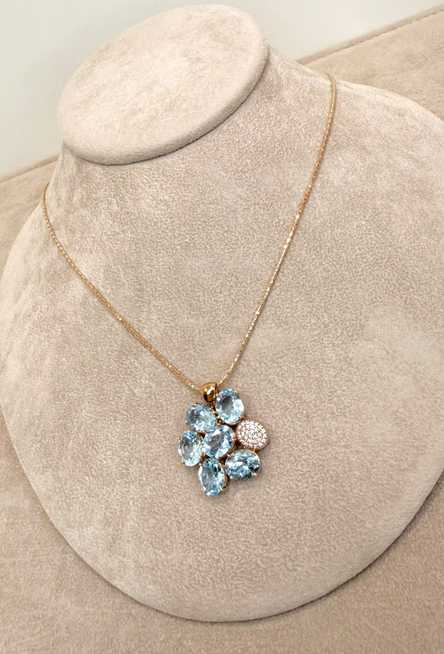 COLLANA IN ORO ROSA 18 KT (750) CON PIETRE AZZURRE E BIANCHE
