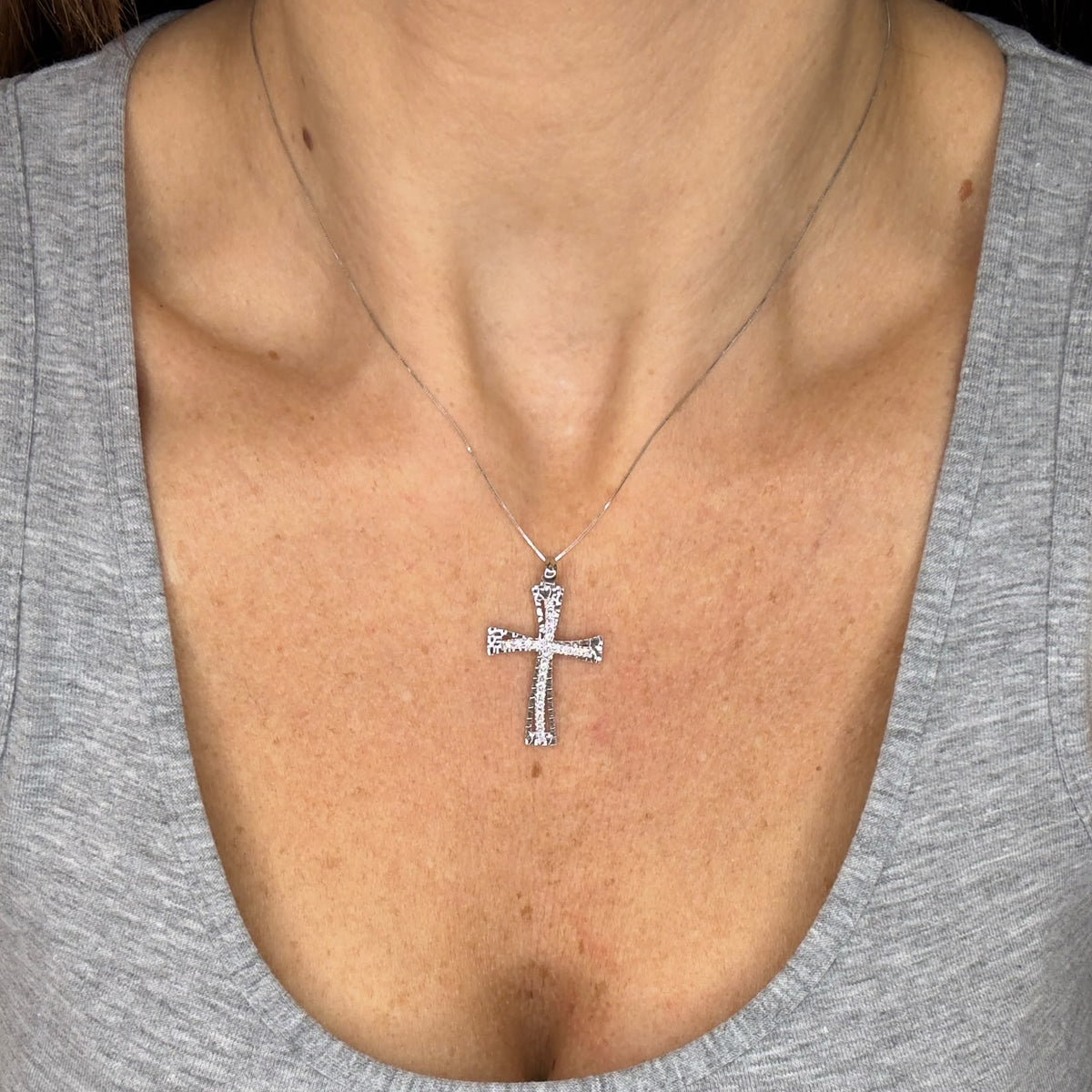 COLLANA CON CROCE IN ORO BIANCO 18 KT (750) E ZIRCONI