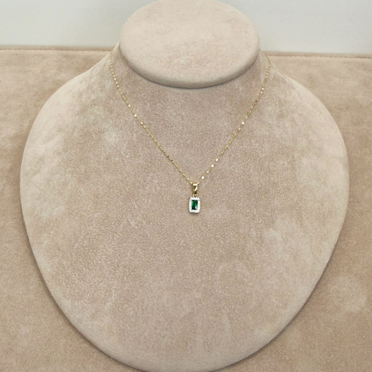 COLLANA IN ORO GIALLO 18 KT (750) CON PENDENTE PIETRA VERDE E ZIRCONI