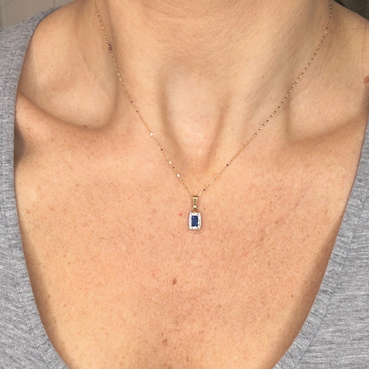 COLLANA IN ORO GIALLO 18 KT (750) CON PENDENTE PIETRA BLU E ZIRCONI