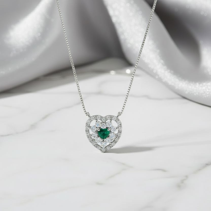 COLLANA CUORE IN ORO BIANCO 18KT CON DIAMANTI E SMERALDO